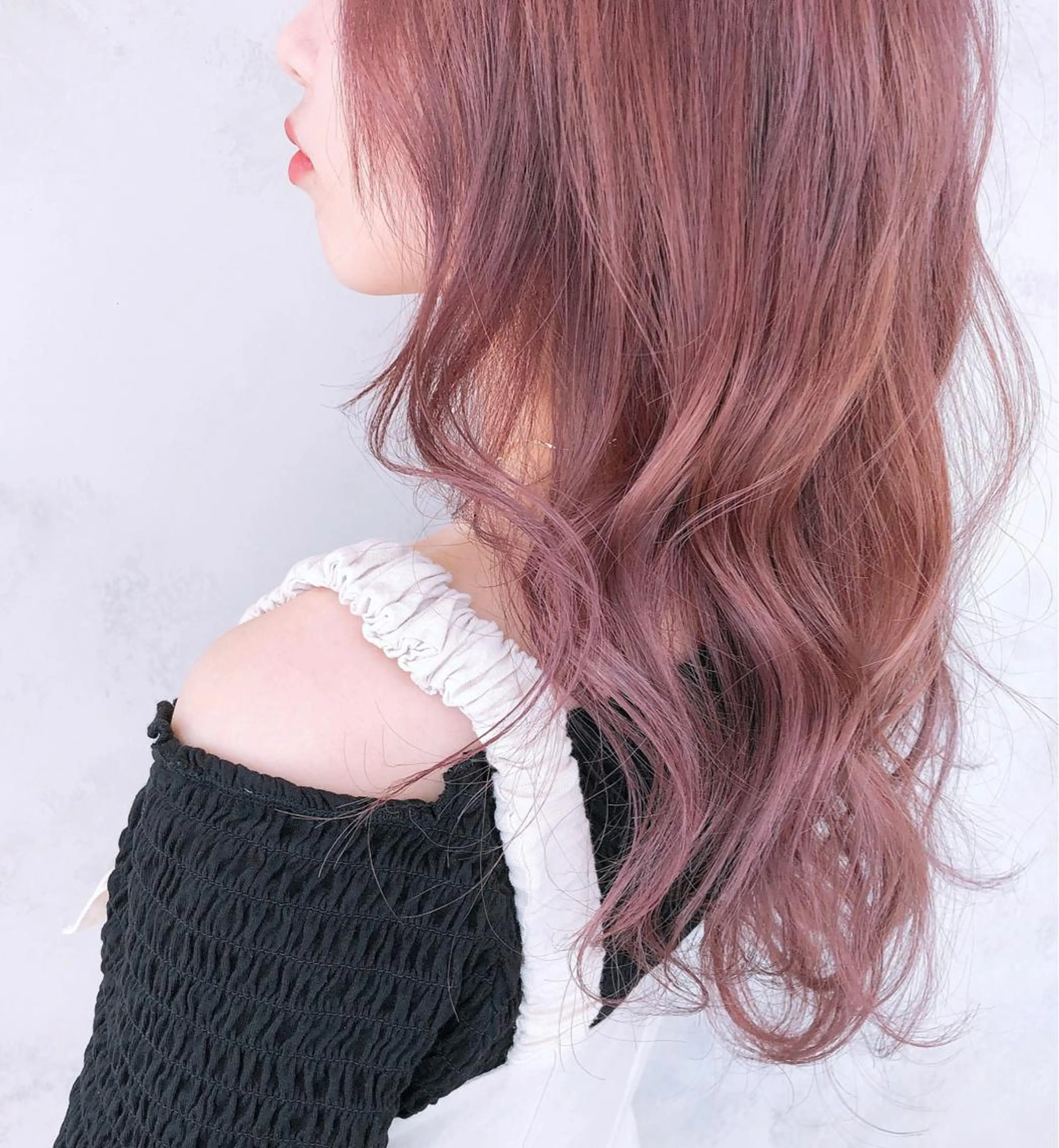 セミロング カラー ヘアアレンジ ブリーチ カシス ピンクカラー AHNKISM AHNKISMのヘアスタイル