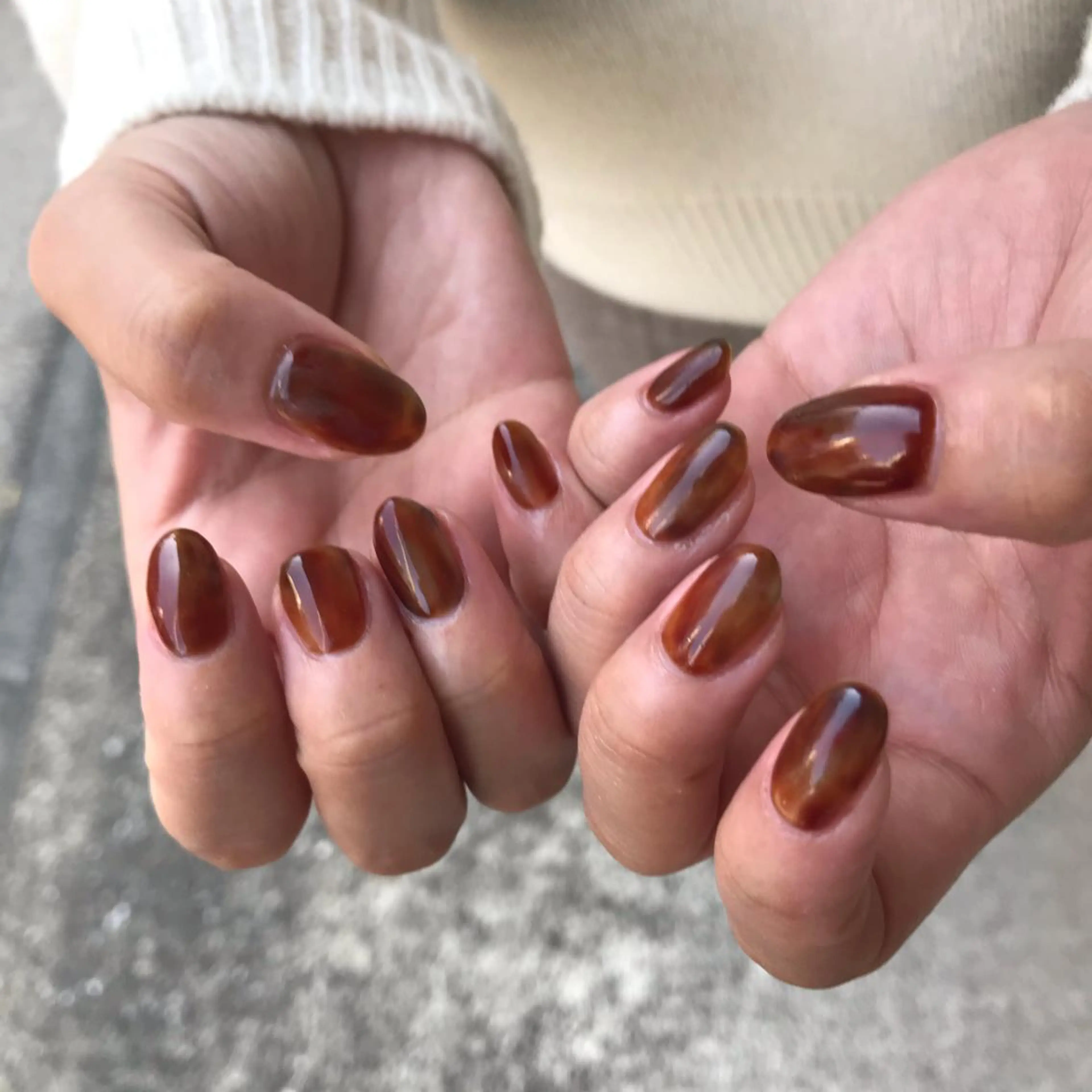 ネイル べっ甲ネイル ブラウン ニュアンスネイル 冬ネイル セキグチ guttinailのネイルデザイン