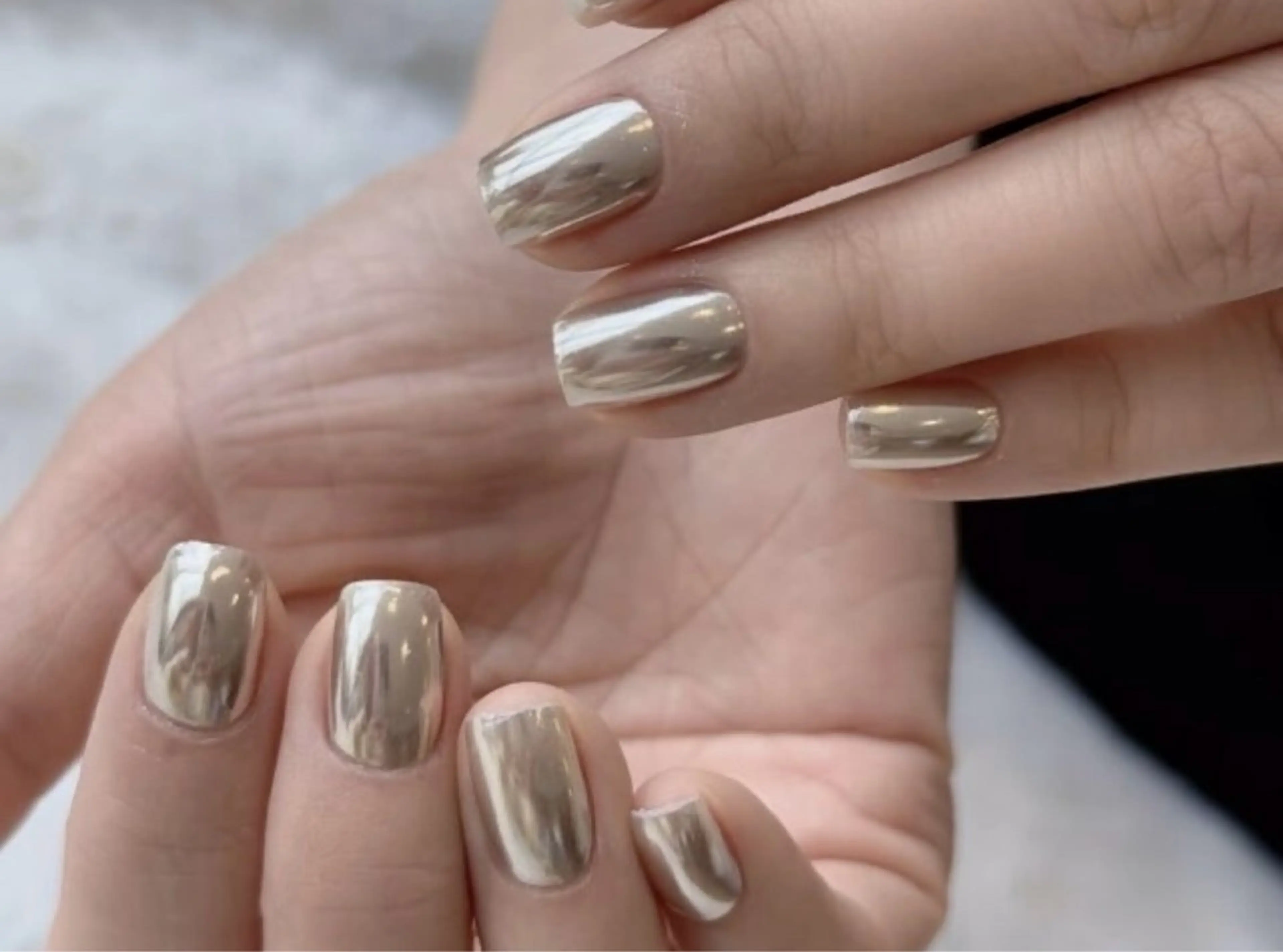 ミラー/オーロラの写真