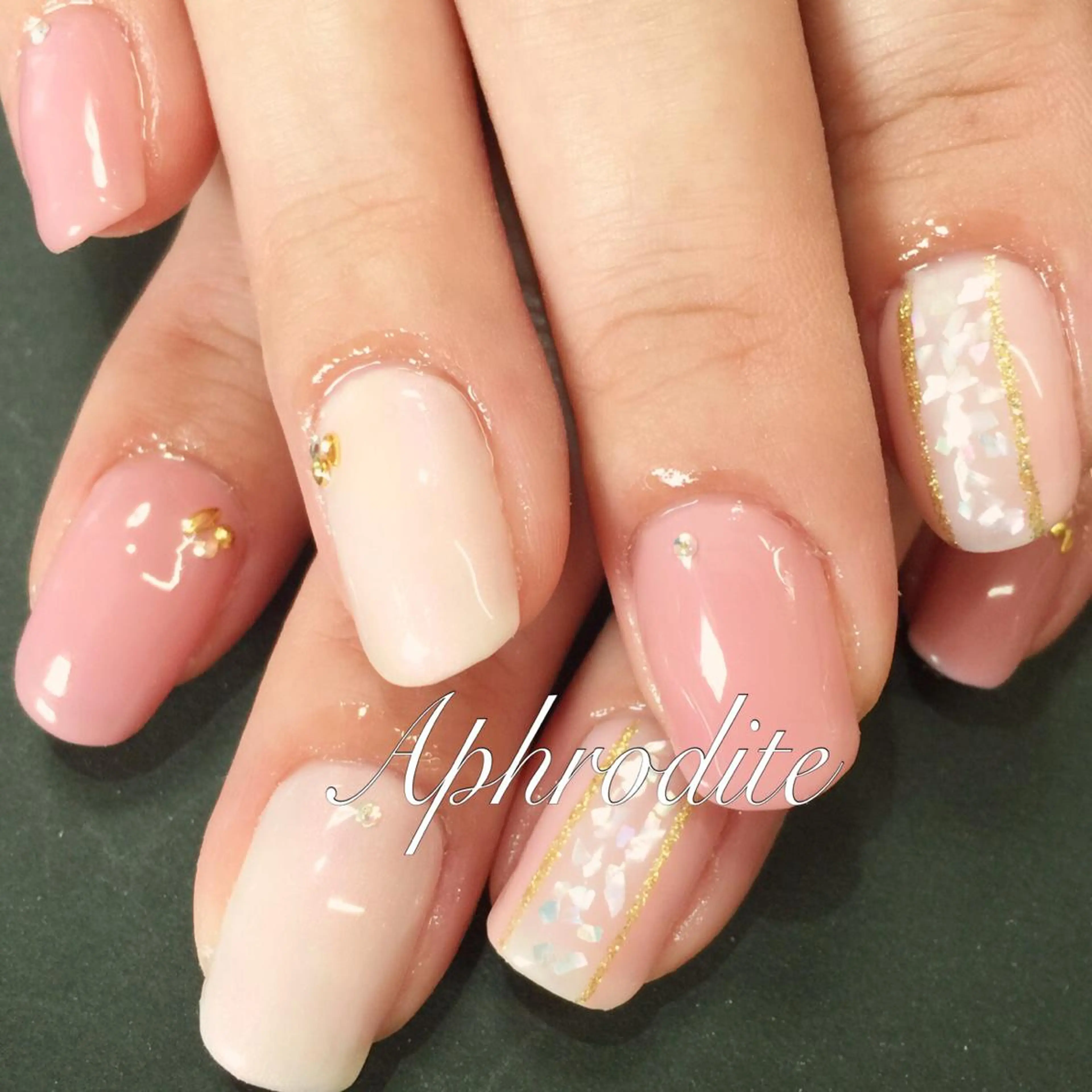 ショート ミディアム セミロング ネイル APHRODITE Nagisaのネイルデザイン