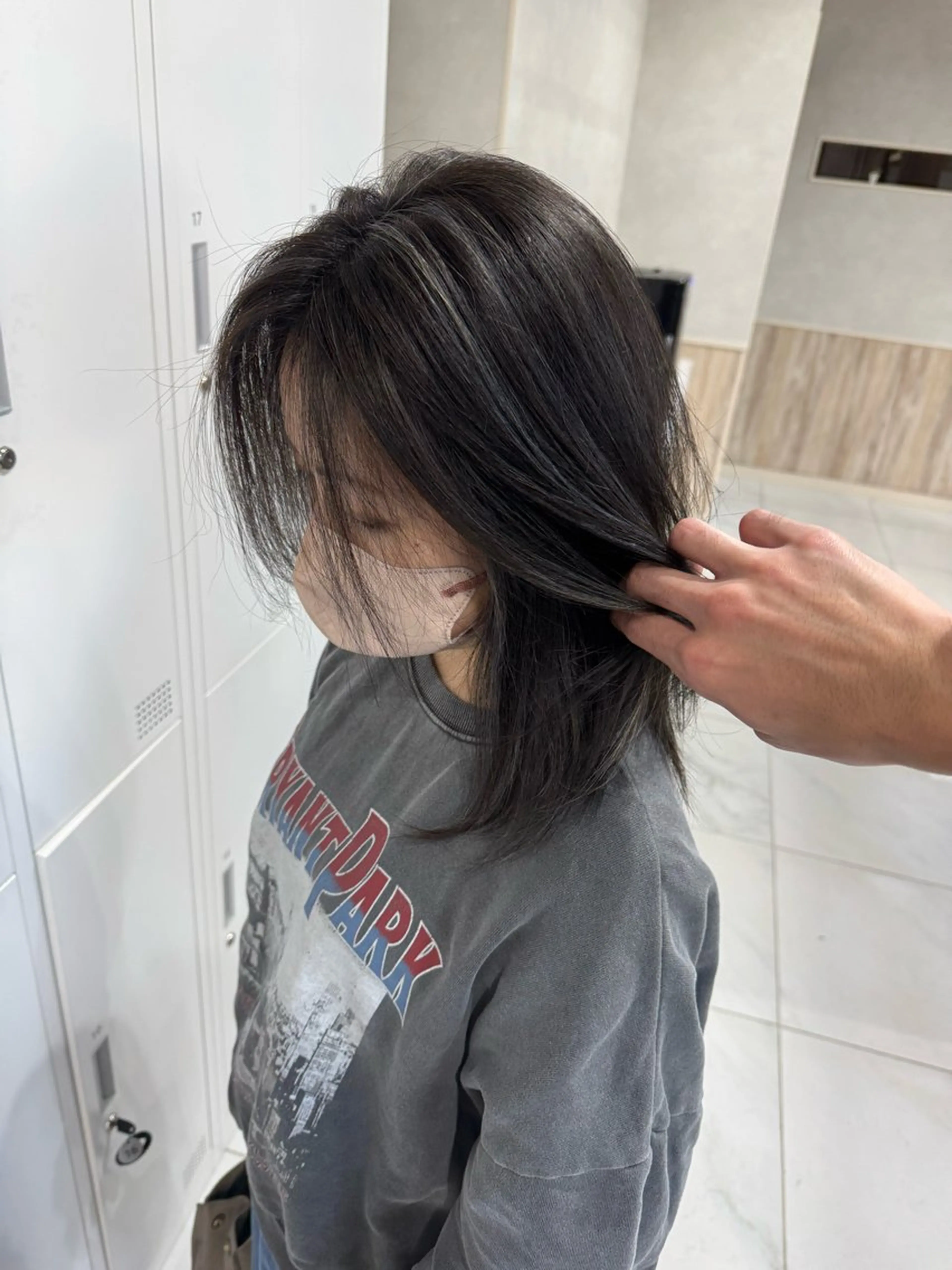 ミディアム カラー グレージュ ハイライトカラー ハイライト 山脇 聖竜のヘアスタイル