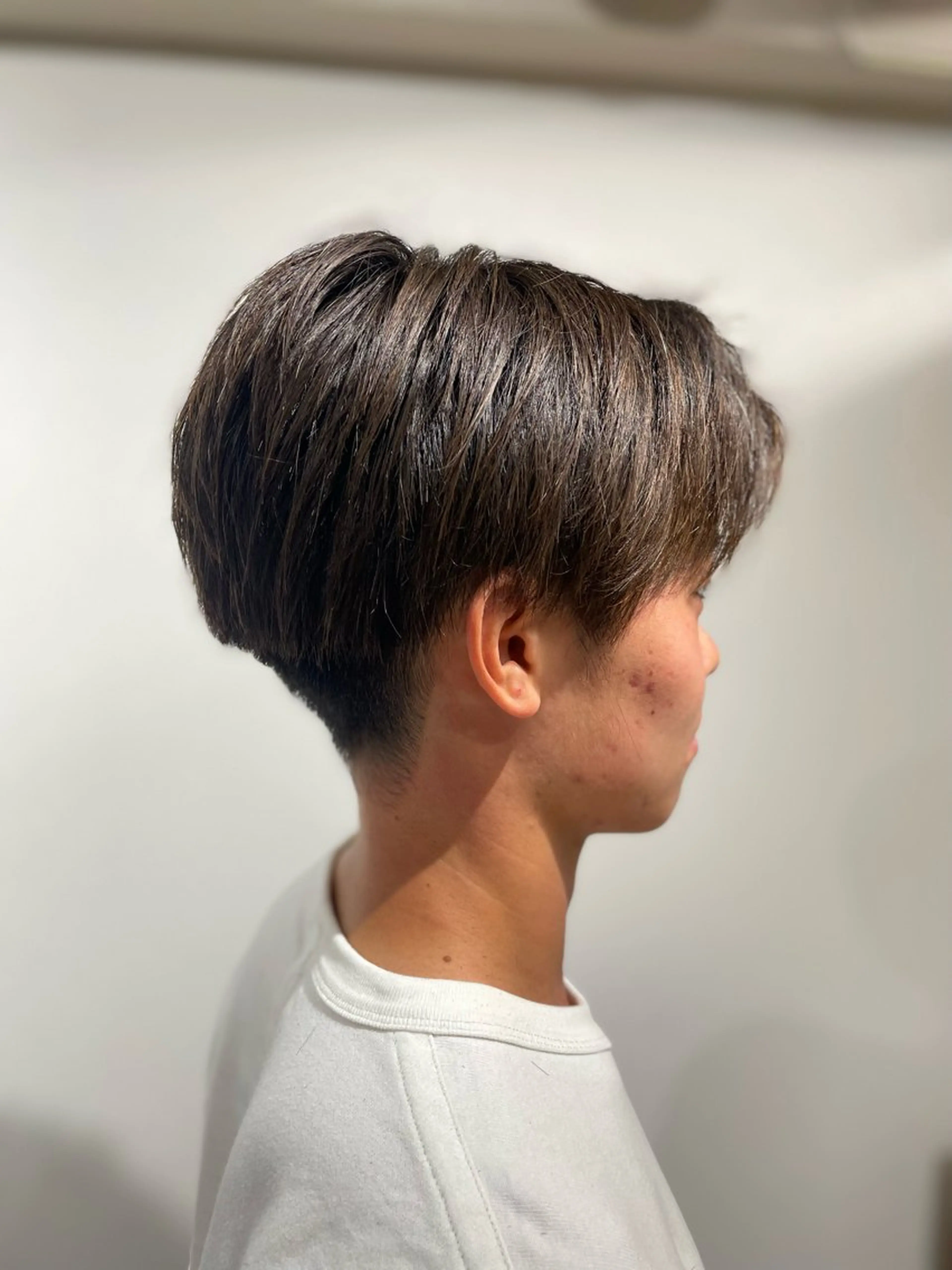 ショート メンズ メンズブリーチ ハンサムショート ケアカラー 髪質改善 ショートヘア 流行メンズスタイル ren✂︎のヘアスタイル