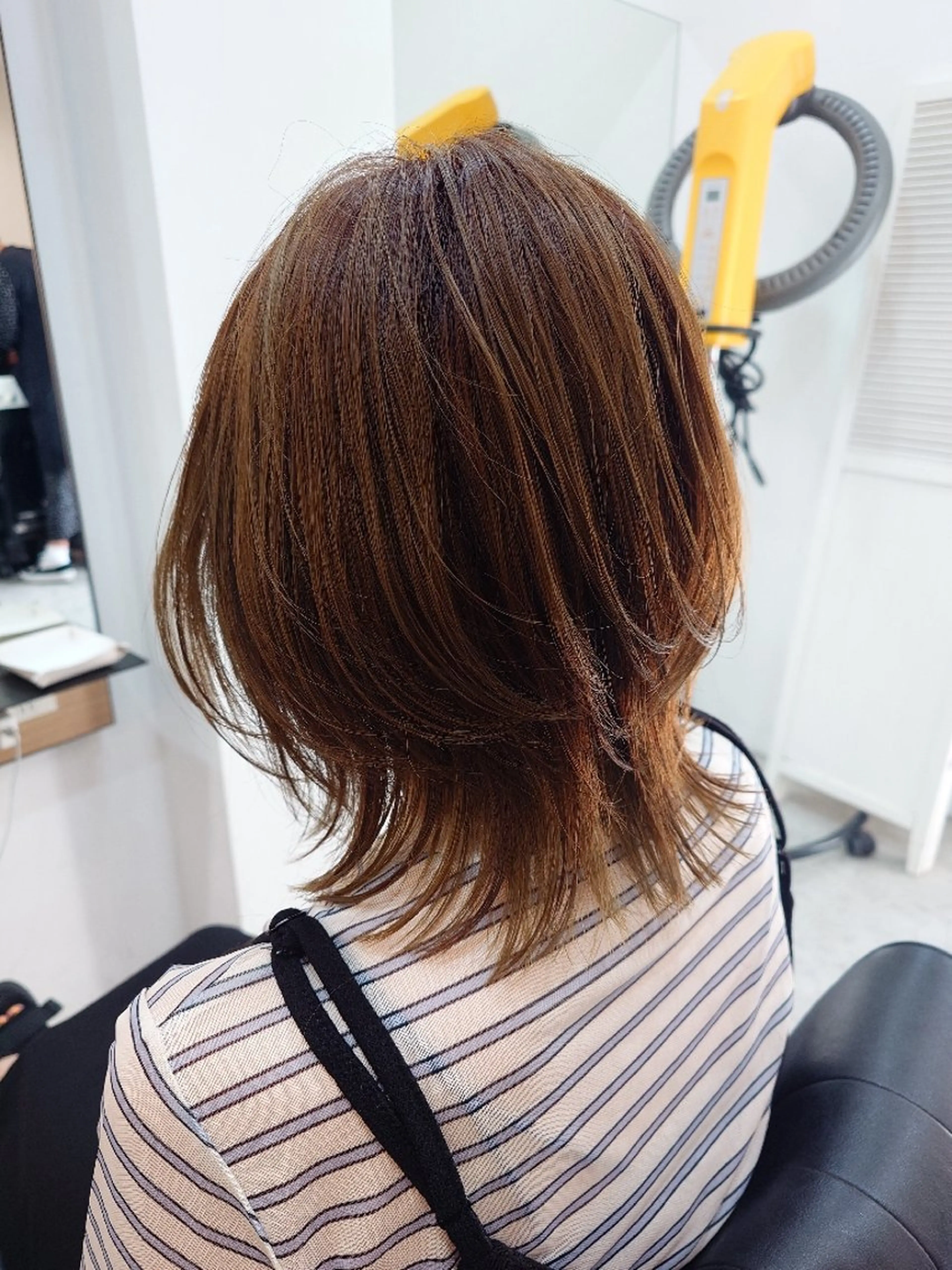 ミディアム 外ハネヘア ウルフカット カット ヘアカラー 鈴木 隆広のヘアスタイル