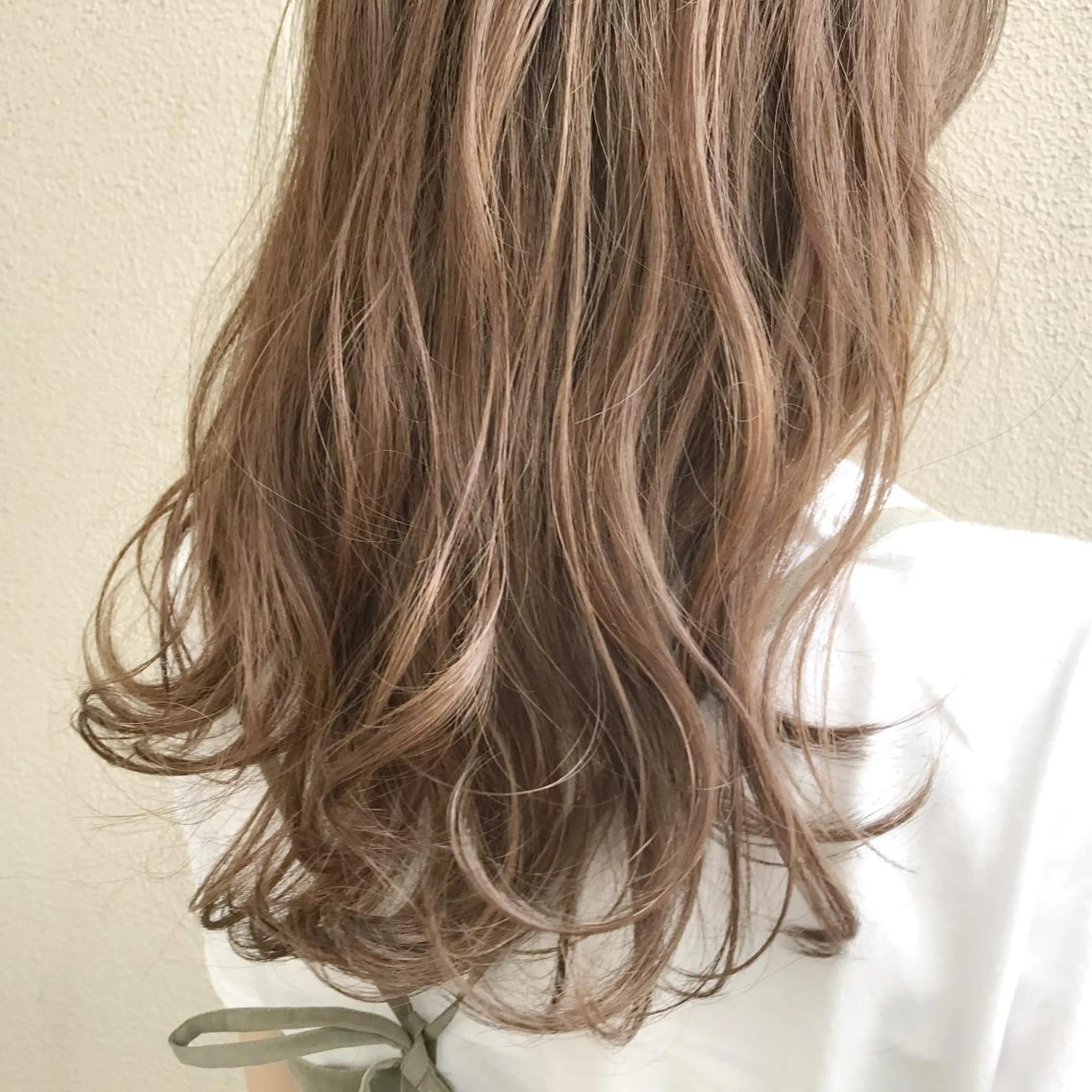 セミロング ミルクティーブラウン ハイライト カラーリスト菅野 竜矢🌈のヘアスタイル