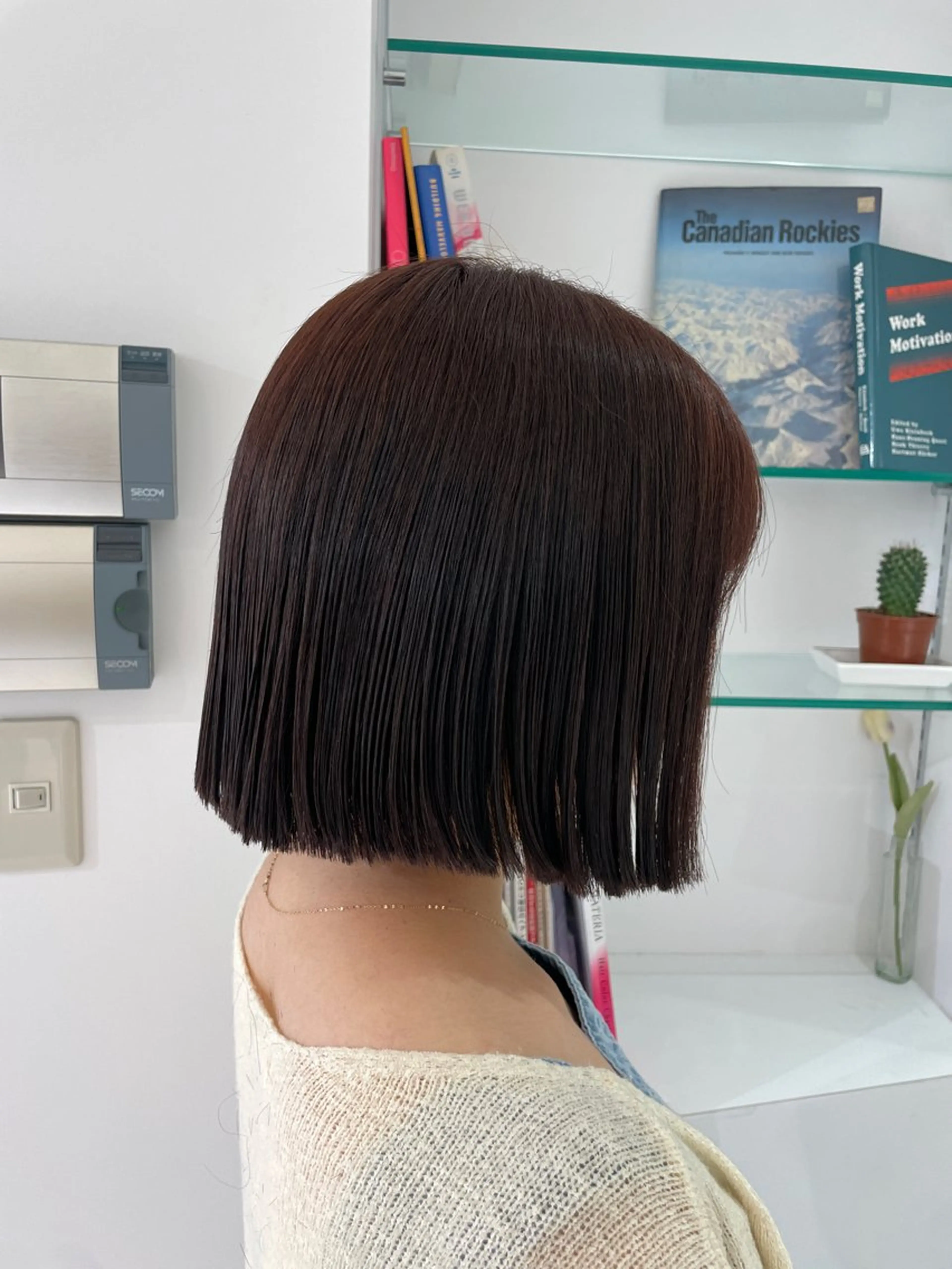 ミディアム カラー 切りっぱなしボブ ベージュカラー ピンクカラー ピンクベージュ ボブ カット ヘアカラー 佐藤 綾郁のヘアスタイル