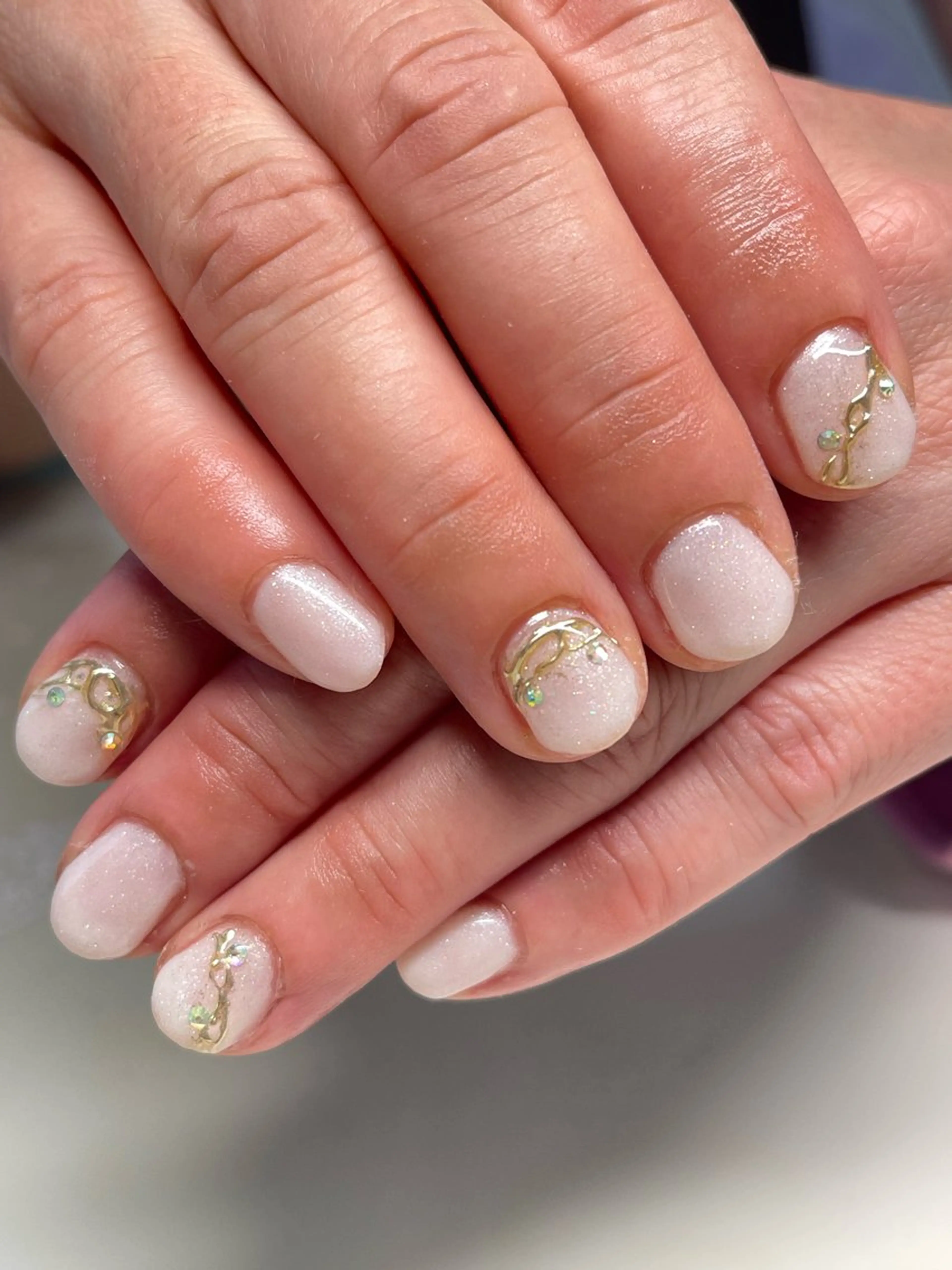 ネイル アートネイル ゴールド キラキラネイル ミラーネイル Flora nailのネイルデザイン