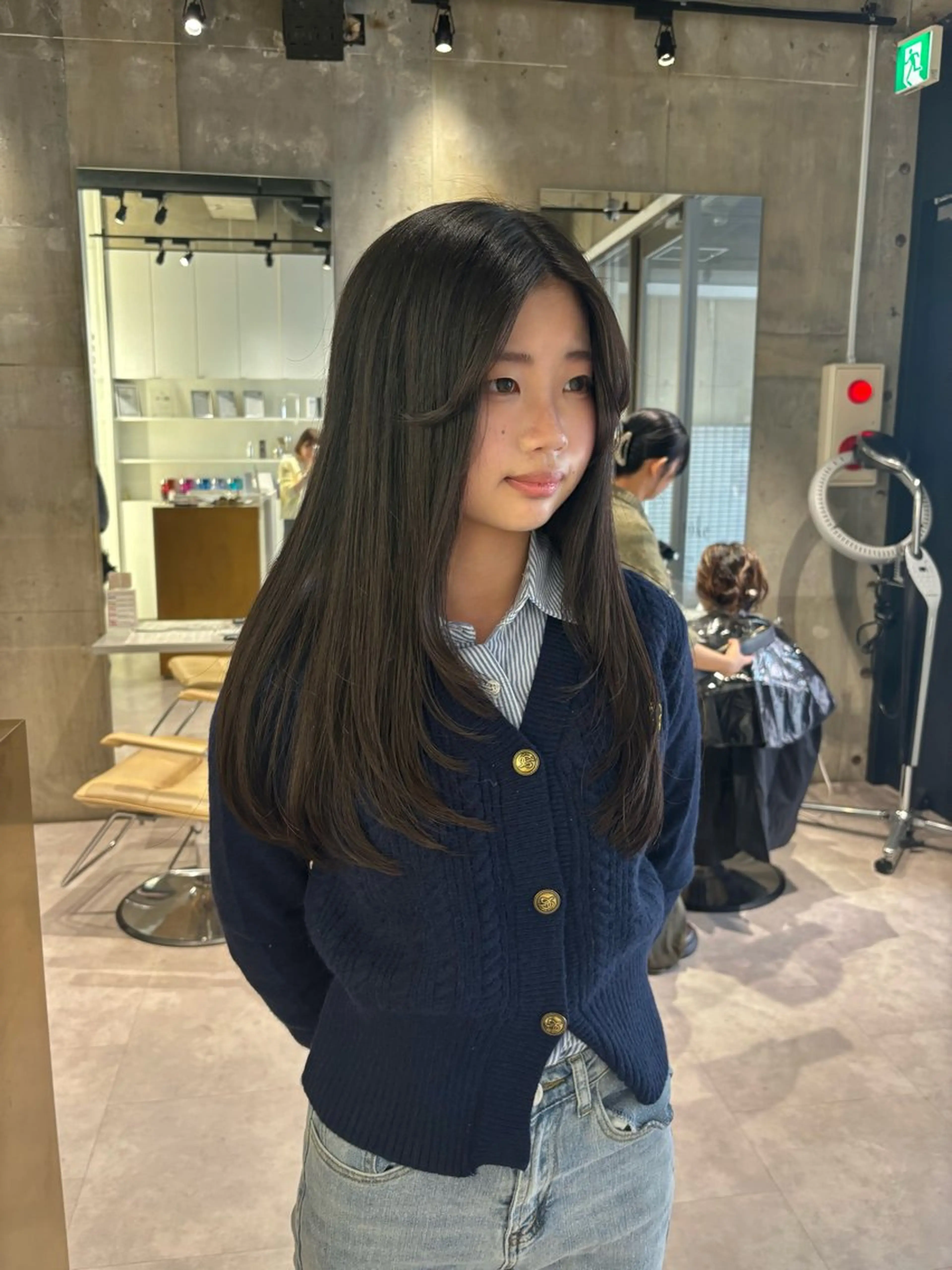 ロング カラー 顔まわりレイヤー 顔周りカット レイヤーカット カット mina🌿無料ショ ートカット募集中🚨のヘアスタイル
