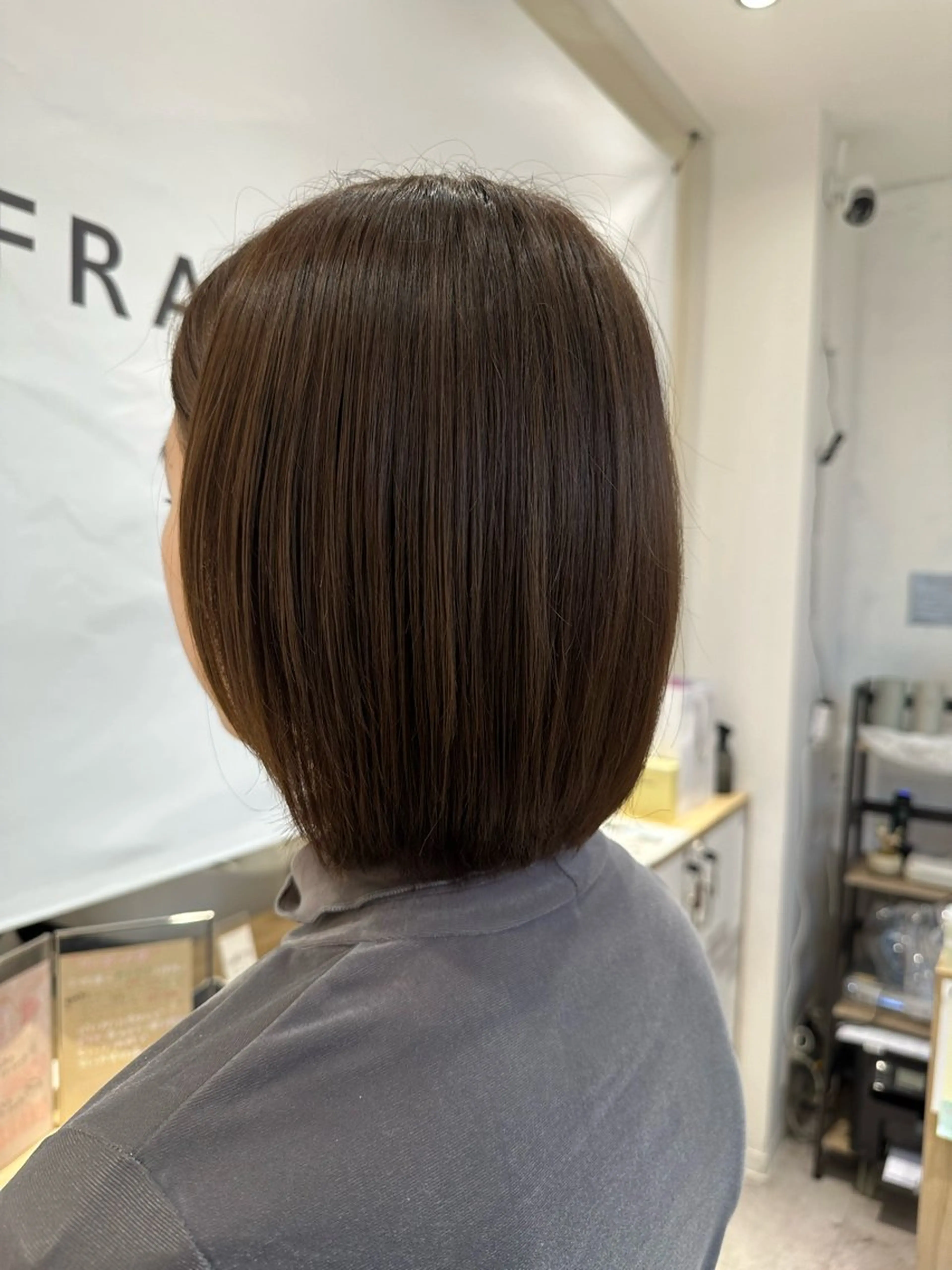 ショート カラー ベージュカラー オリーブベージュ 柴崎 悠乃のヘアスタイル