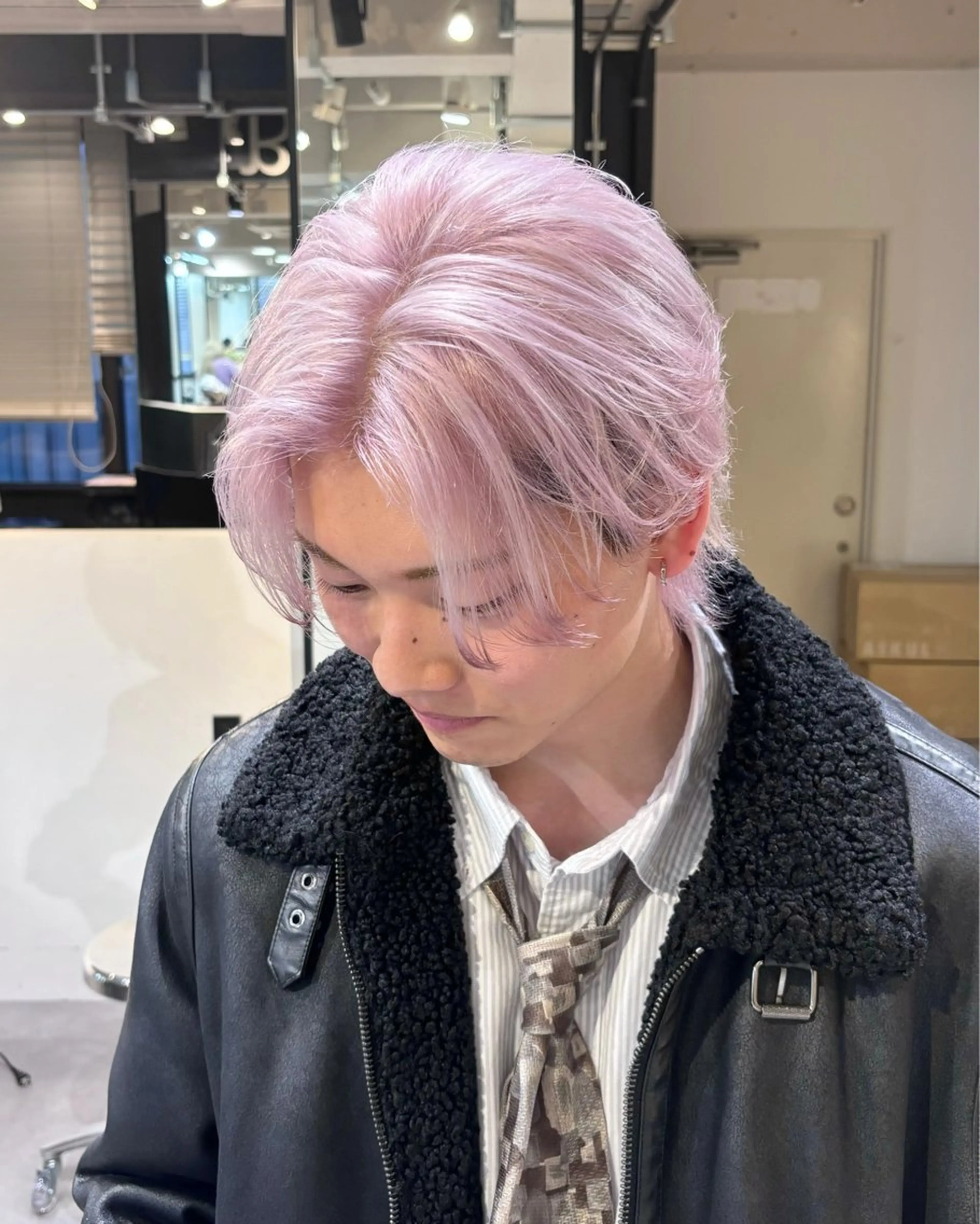 ロング カラー メンズ メンズハイトーン ハイトーンカラー ピンクカラー ホワイトピンク カット ヘアカラー トリートメント ブリーチ特化 ハイトーンRYOYAのヘアスタイル