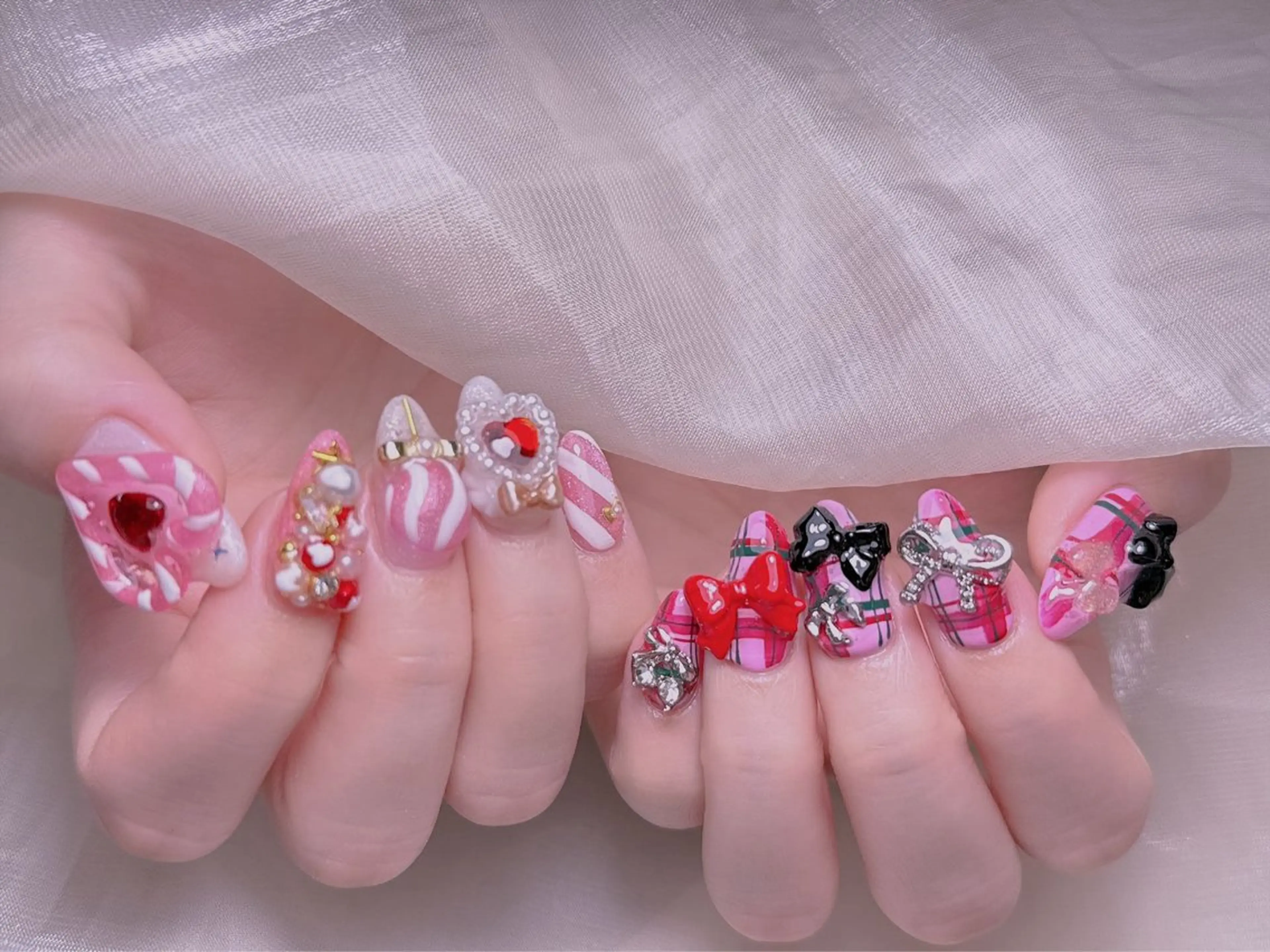 ネイル ブルー チークネイル フレンチネイル ハート ホログラムネイル ハンドネイル 美爪パラジェル導入店 Sunnilyのネイルデザイン