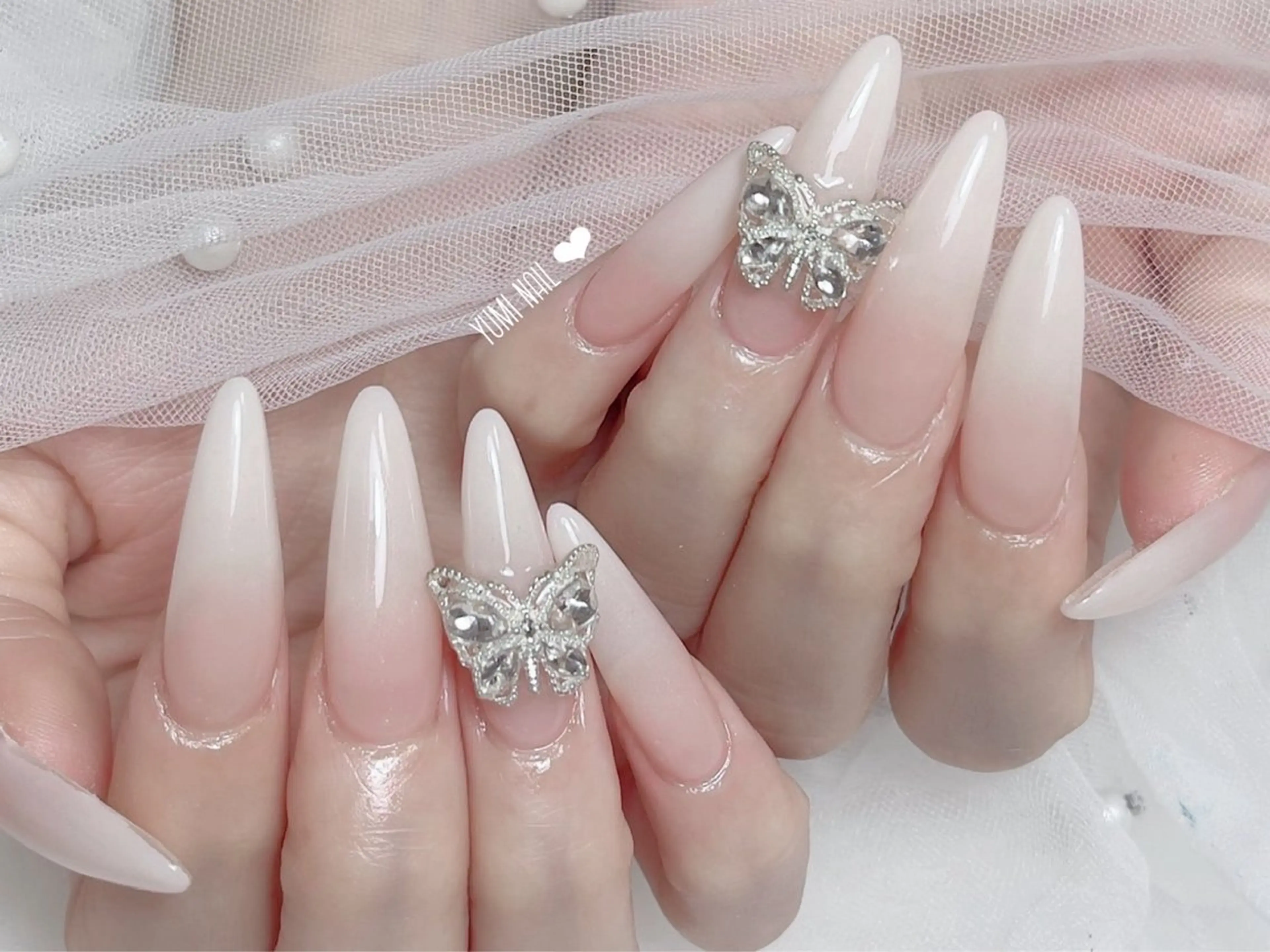 ネイル ハンドネイル ユリちゃん🎀 デザイン長さ出し専門のネイルデザイン