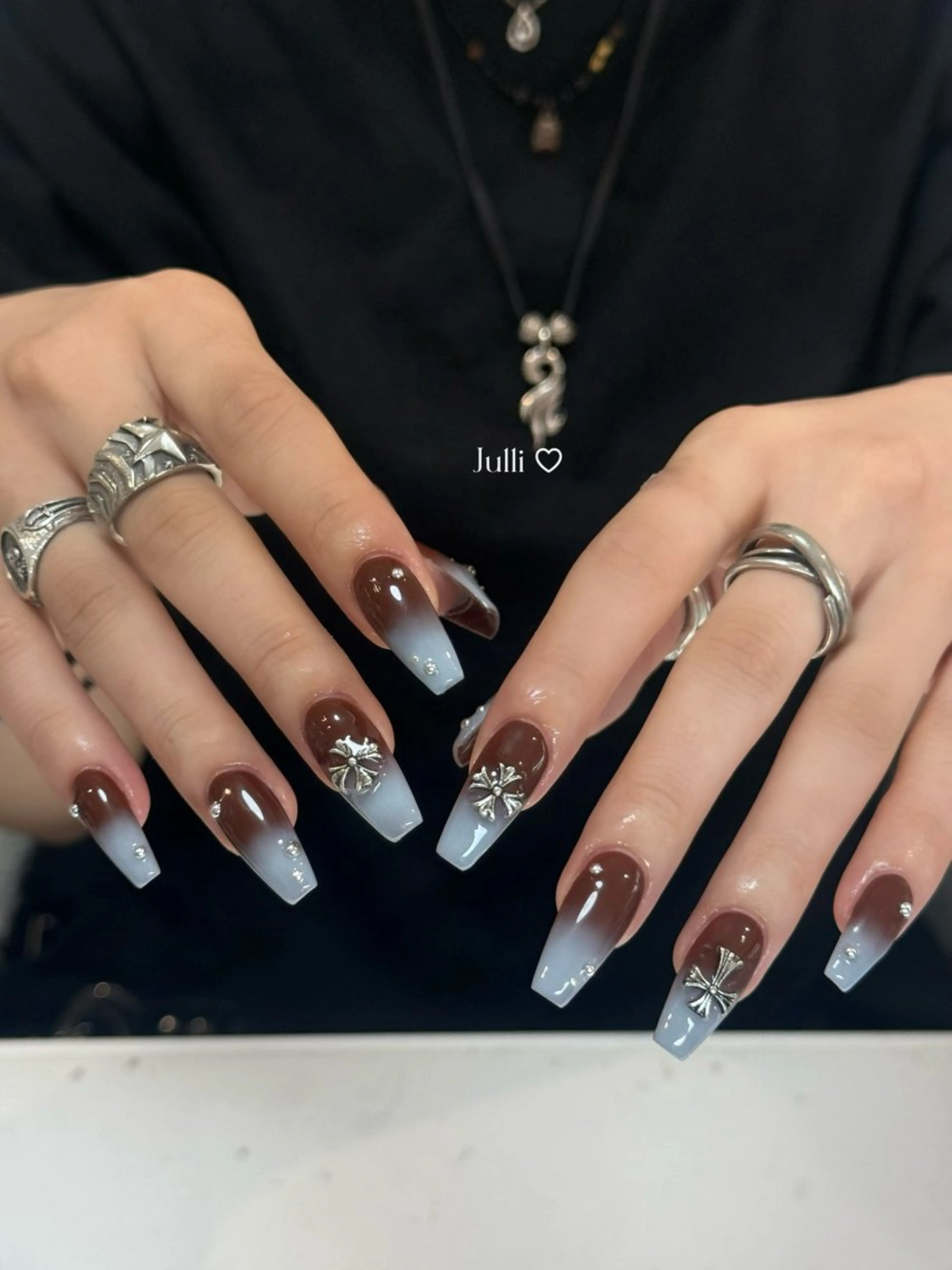 ネイル フレンチネイル ジェルネイル キラキラネイル 韓国ネイル マグネットネイル ハンドネイル Julli nail studio所属・Julli NailStudioのネイルデザイン