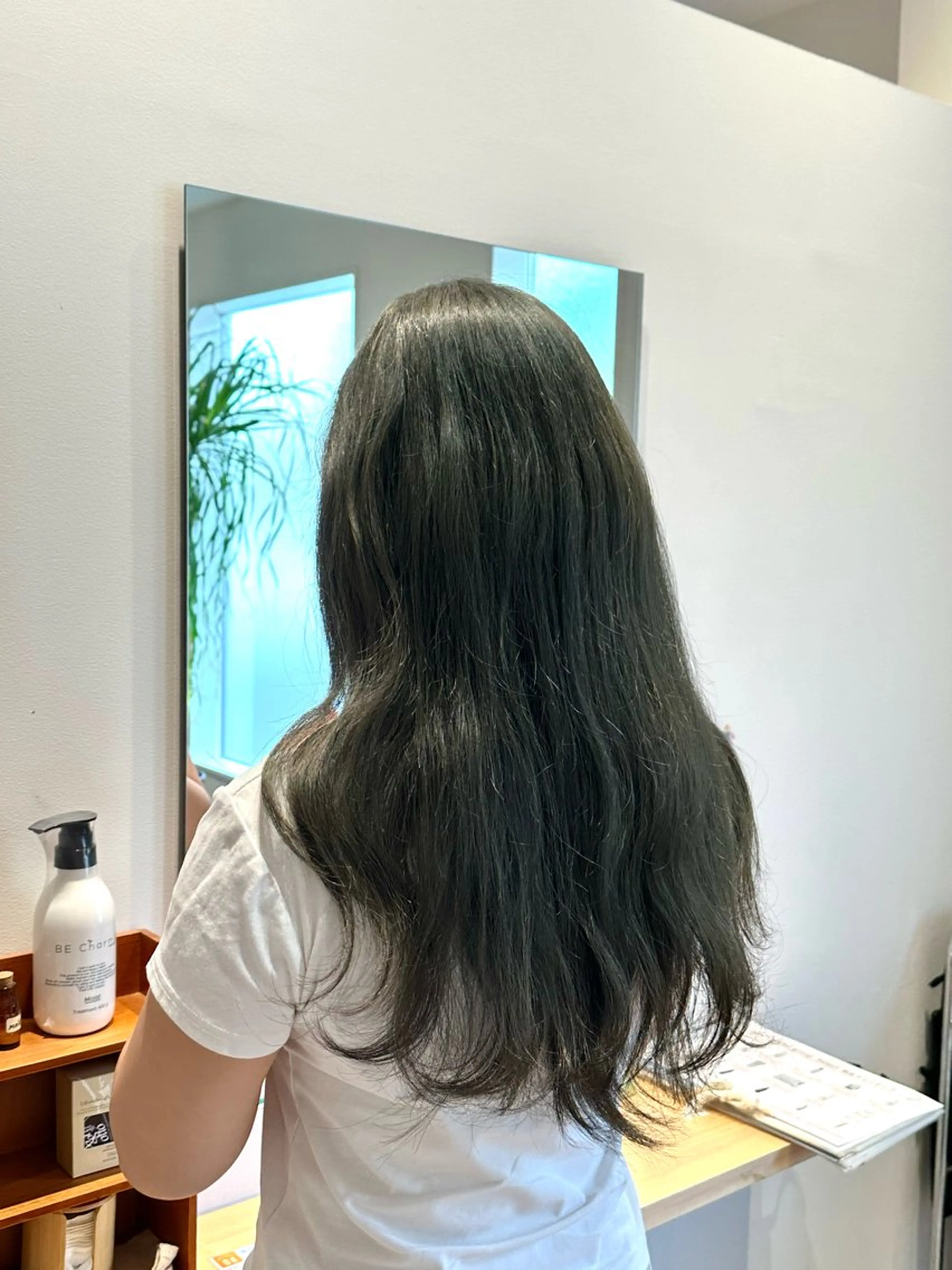ロング 顔まわりレイヤー レイヤーカット ロング カット hair's  BEAU所属・荒木 千琴のヘアスタイル