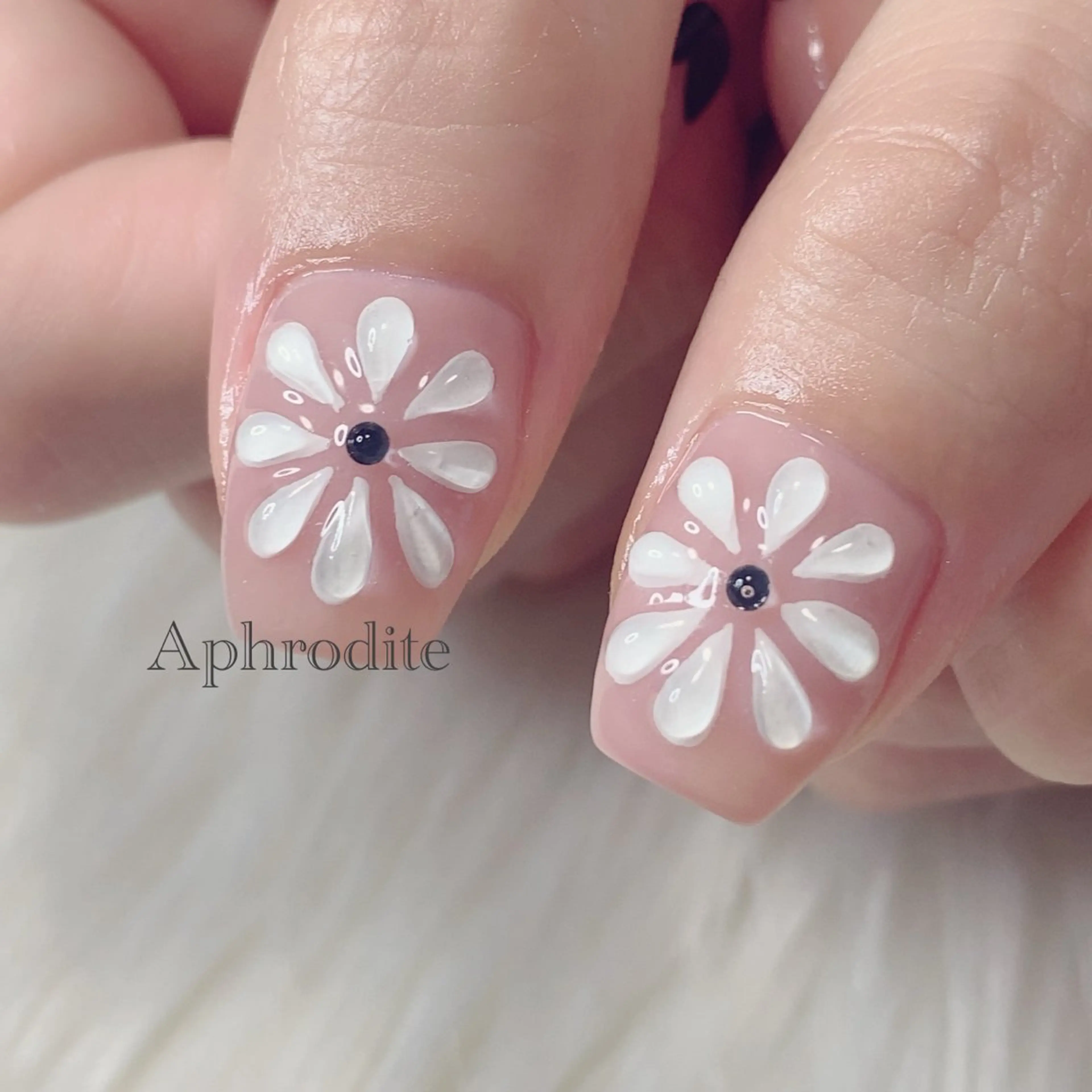 ネイル Aphrodite パラジェル認定サロンのネイルデザイン