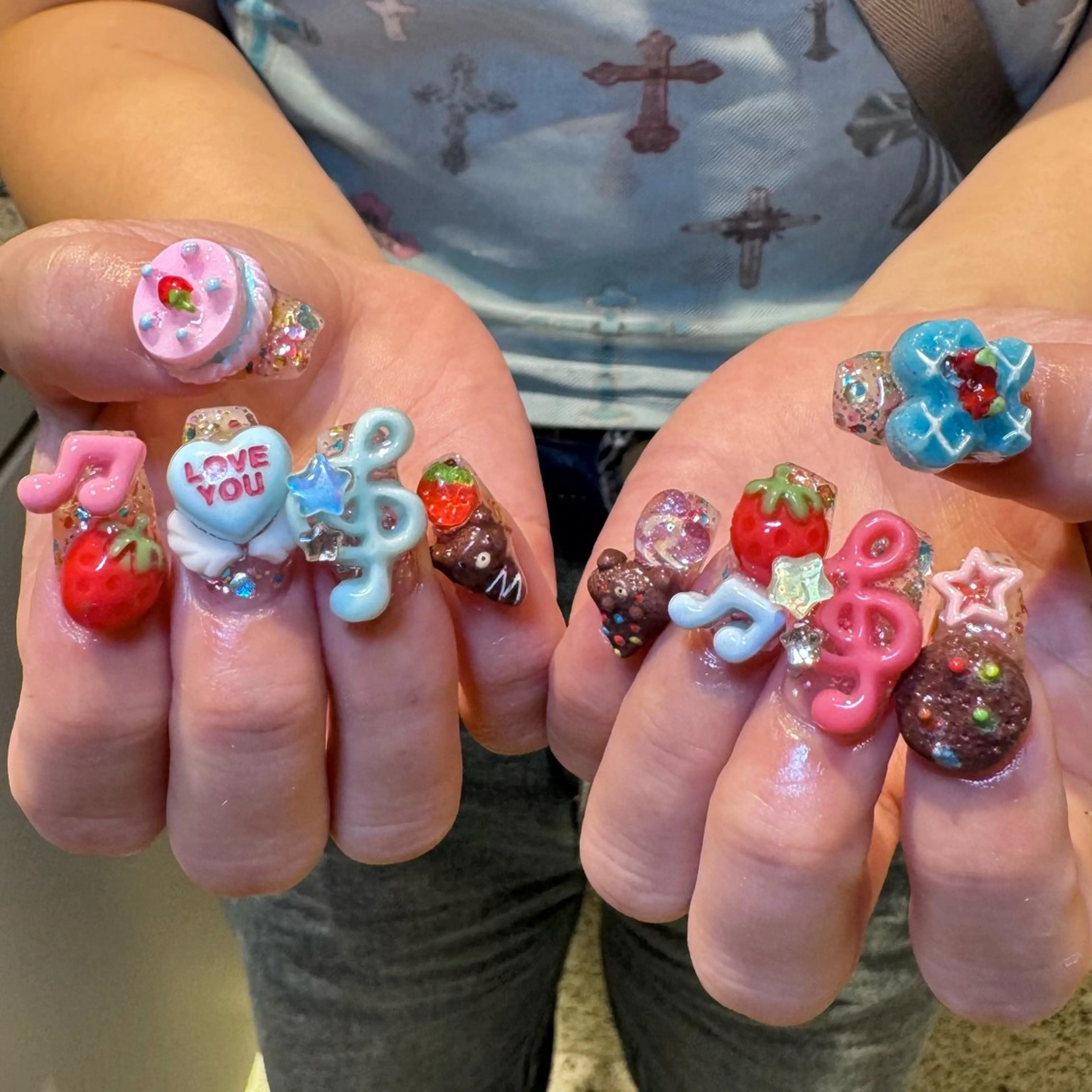 ネイル ハンドネイル RIEKO🍒 ワンホン♡推しネイルのネイルデザイン