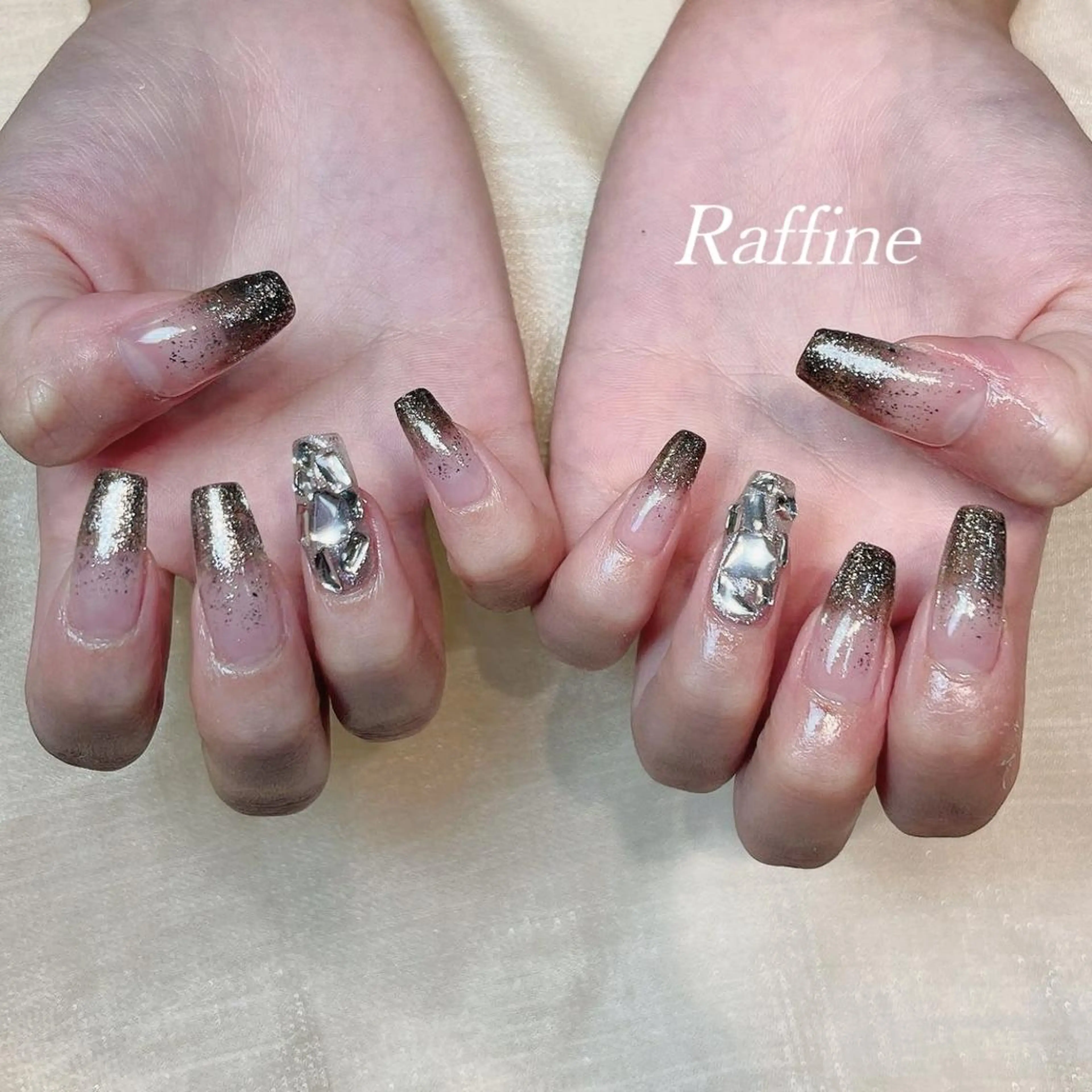 ネイル ハンドネイル RAFFINE 月🦋🩵のネイルデザイン