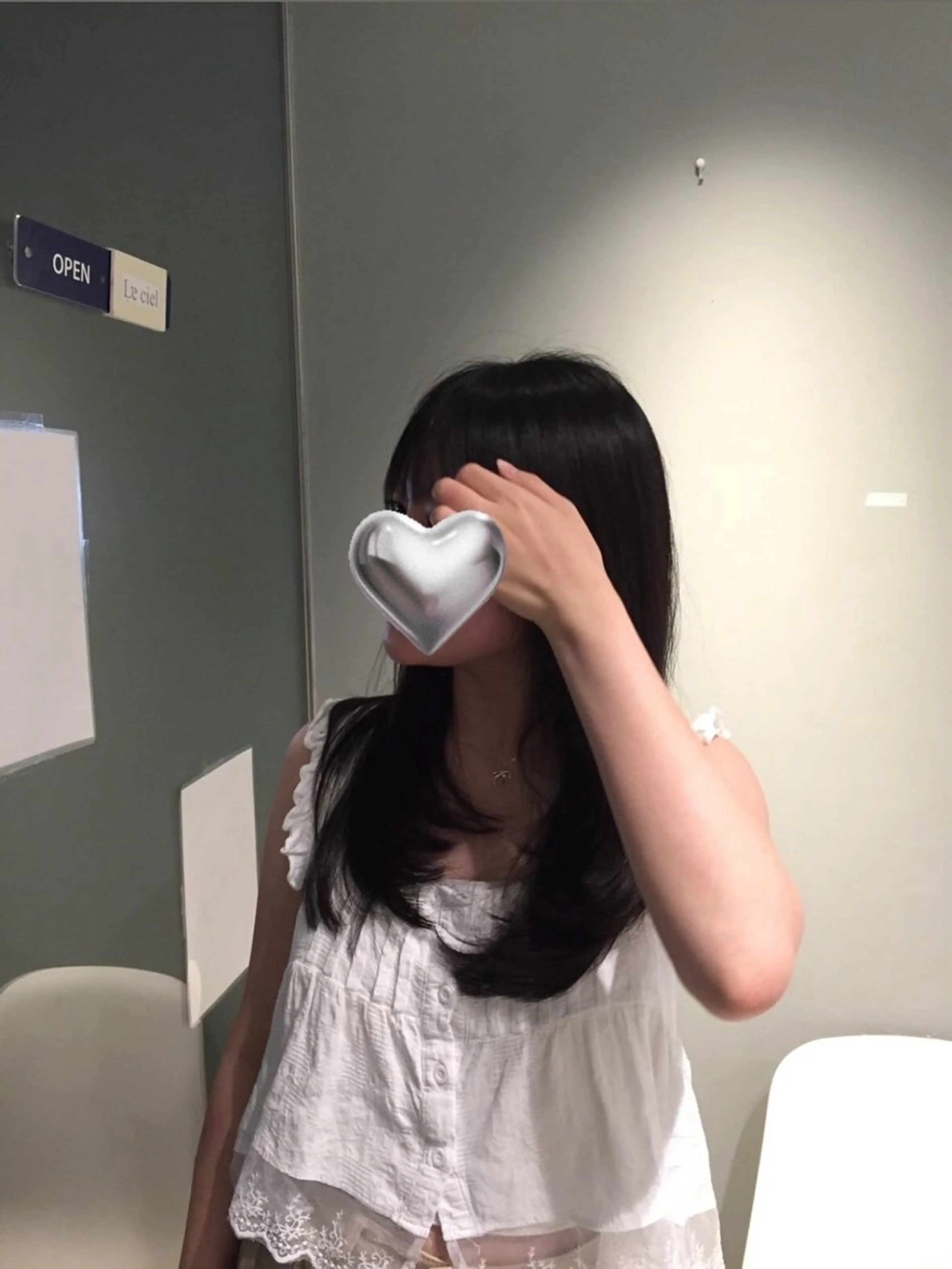 セミロング レイヤーカット カット 縮毛矯正 トリートメント 酸性縮毛矯正／ 髪質改善／海月のヘアスタイル
