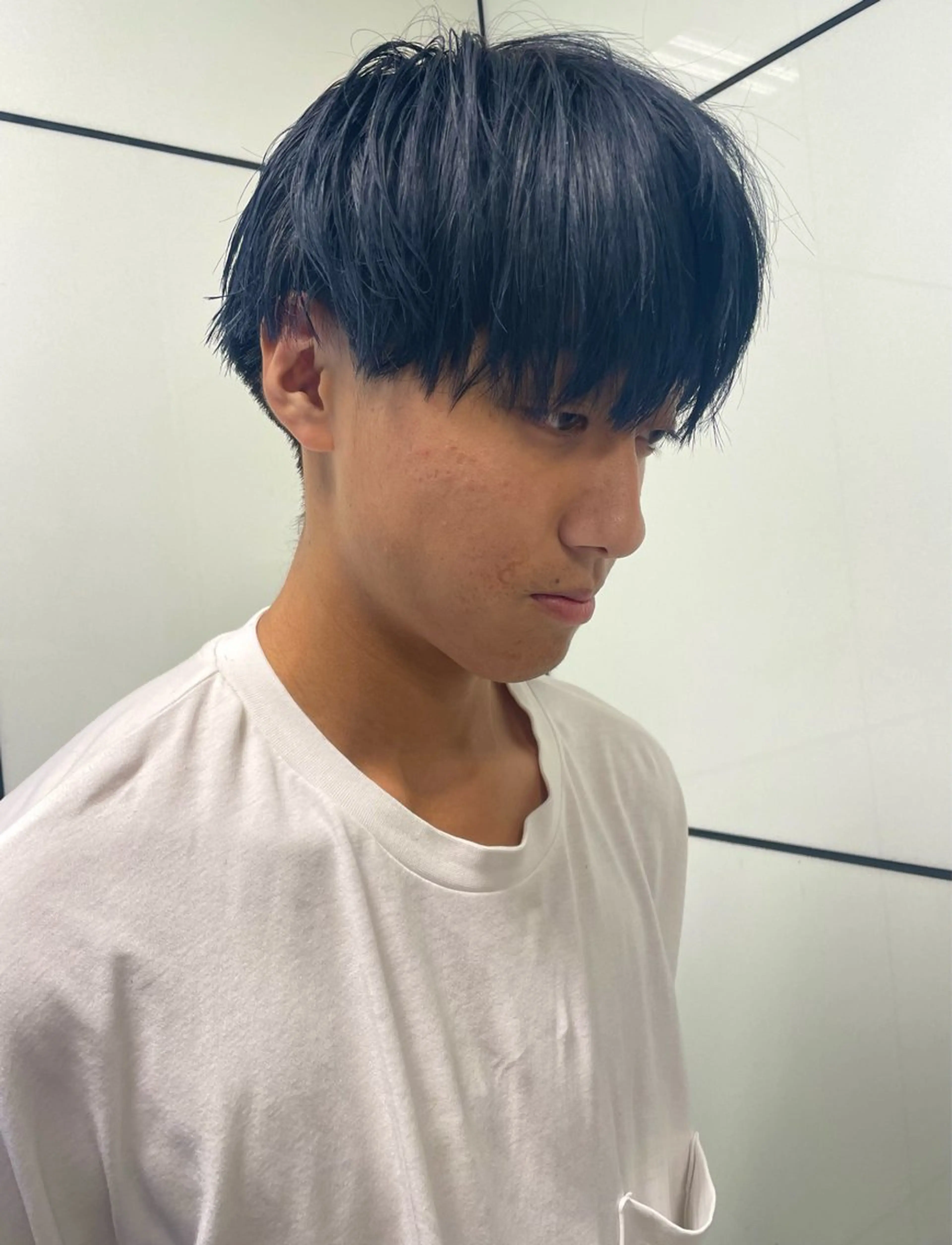 ミディアム メンズ ミディアムパーマ メンズハイトーン メンズパーマ 学生（メンズ向け） 学生 メンズ/ブリーチなし サクラ🌸のヘアスタイル