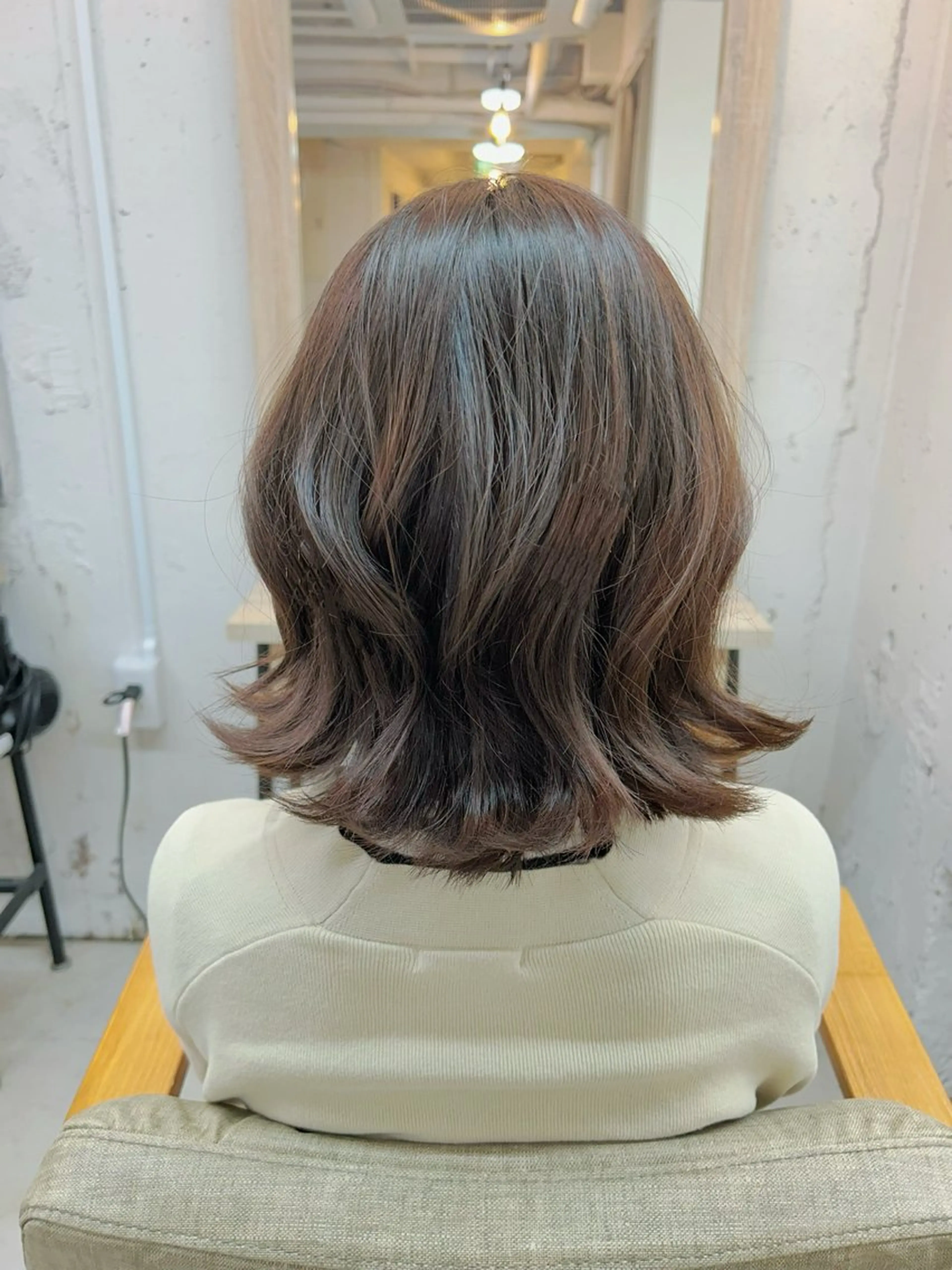 ミディアム 岩崎 美帆のヘアスタイル