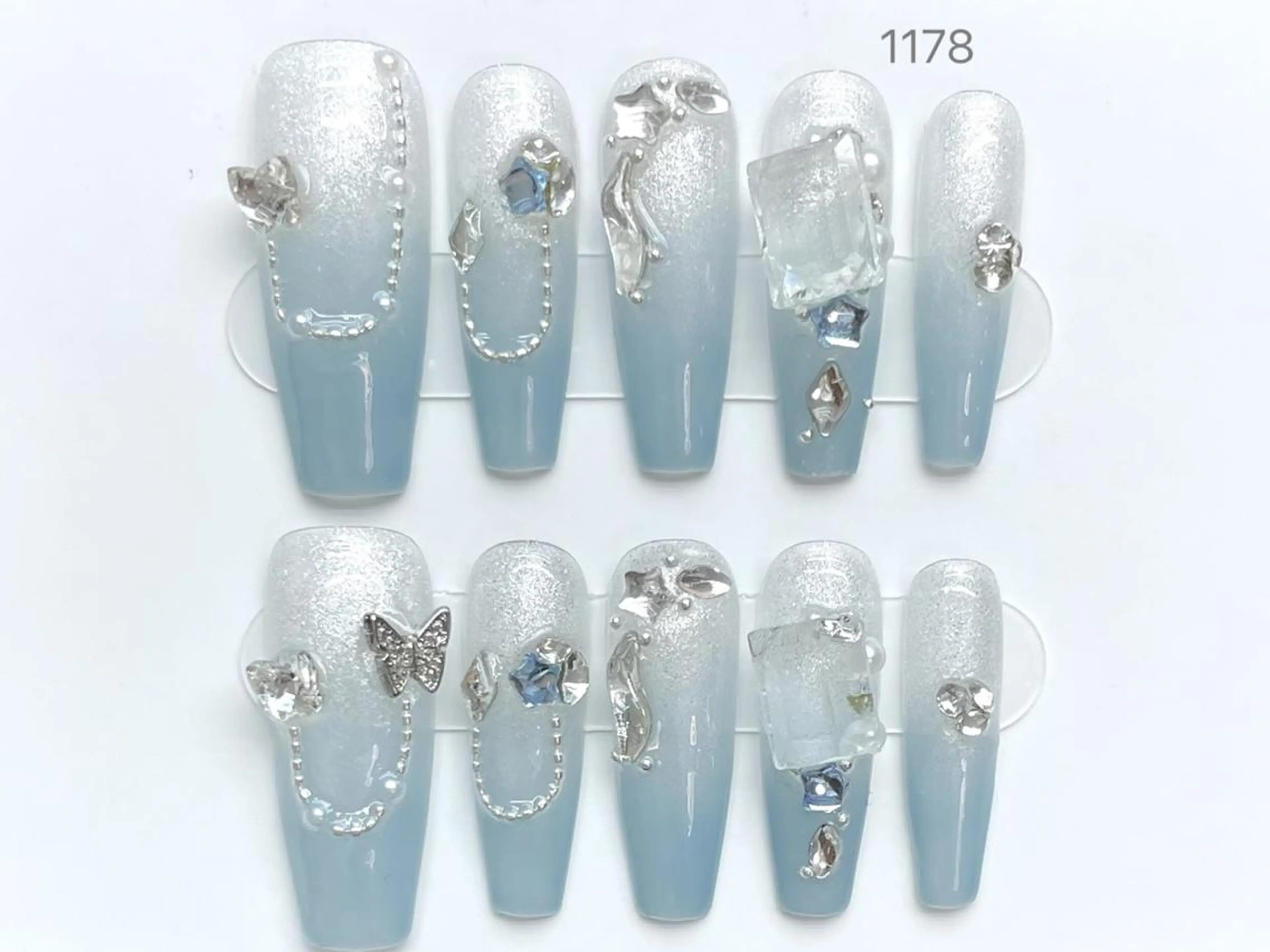 ネイル ハンドネイル ハンドケア Queenie 🦋のネイルデザイン