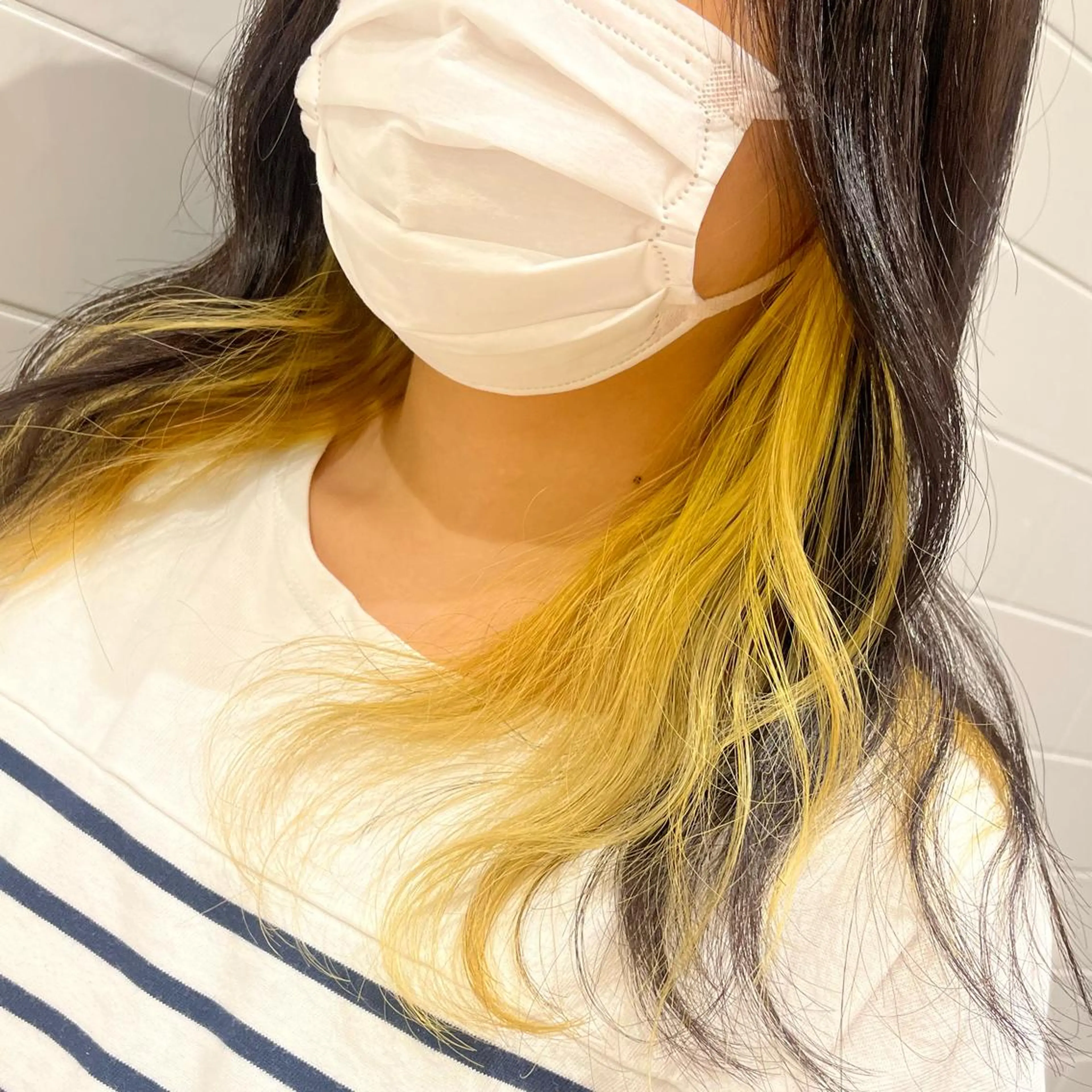 ミディアム カラー ハイトーンカラー インナーカラー イエローカラー lien ヒジリのヘアスタイル