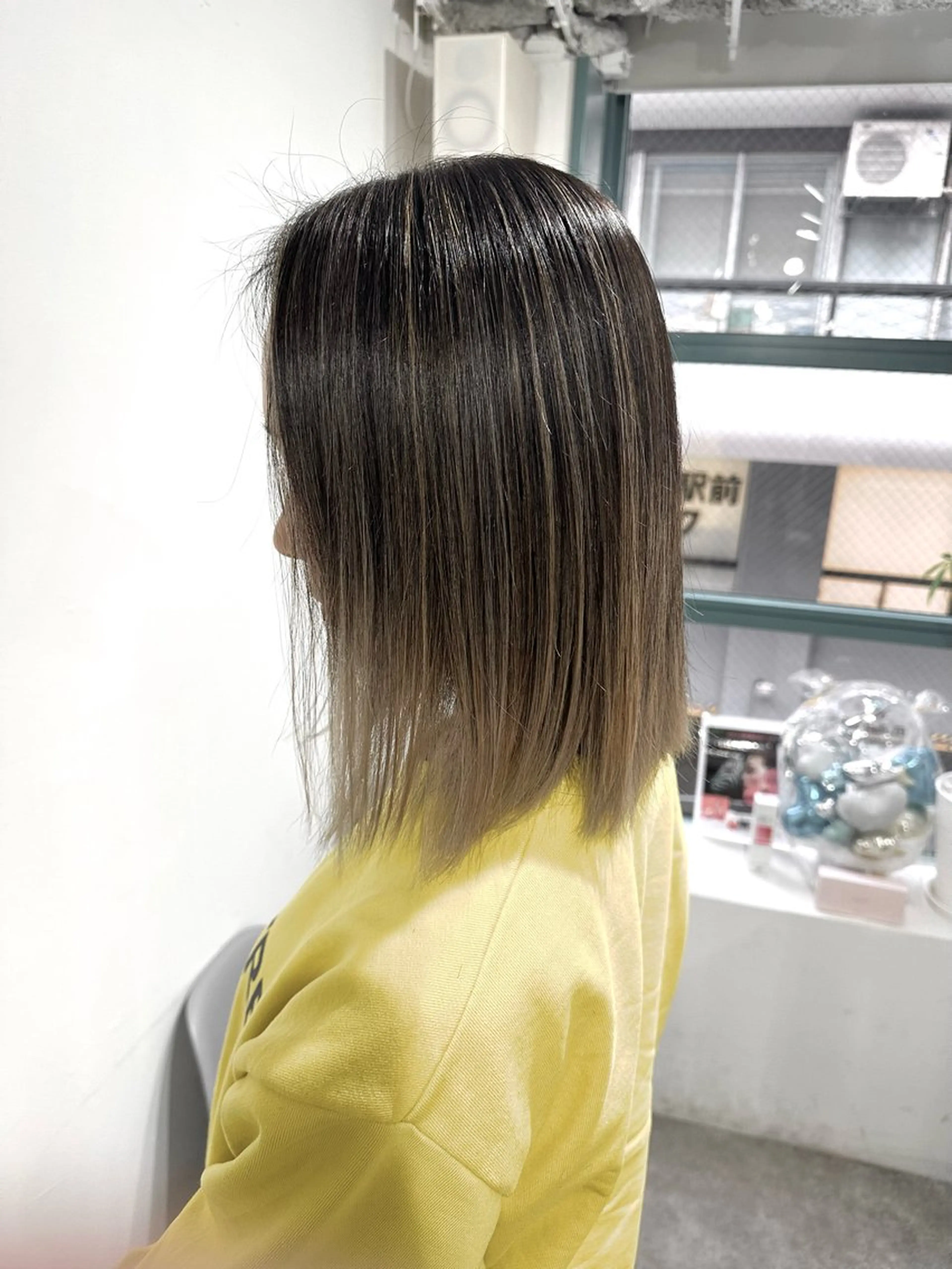 ミディアム カラー ヘアアレンジ バレイヤージュ グレージュ ミルクティーグレージュ レイヤーカット カット ヘアカラー SALOWIN京都河原町Suite店所属・外国人風レイヤー/ ハイトーンSHUのヘアスタイル