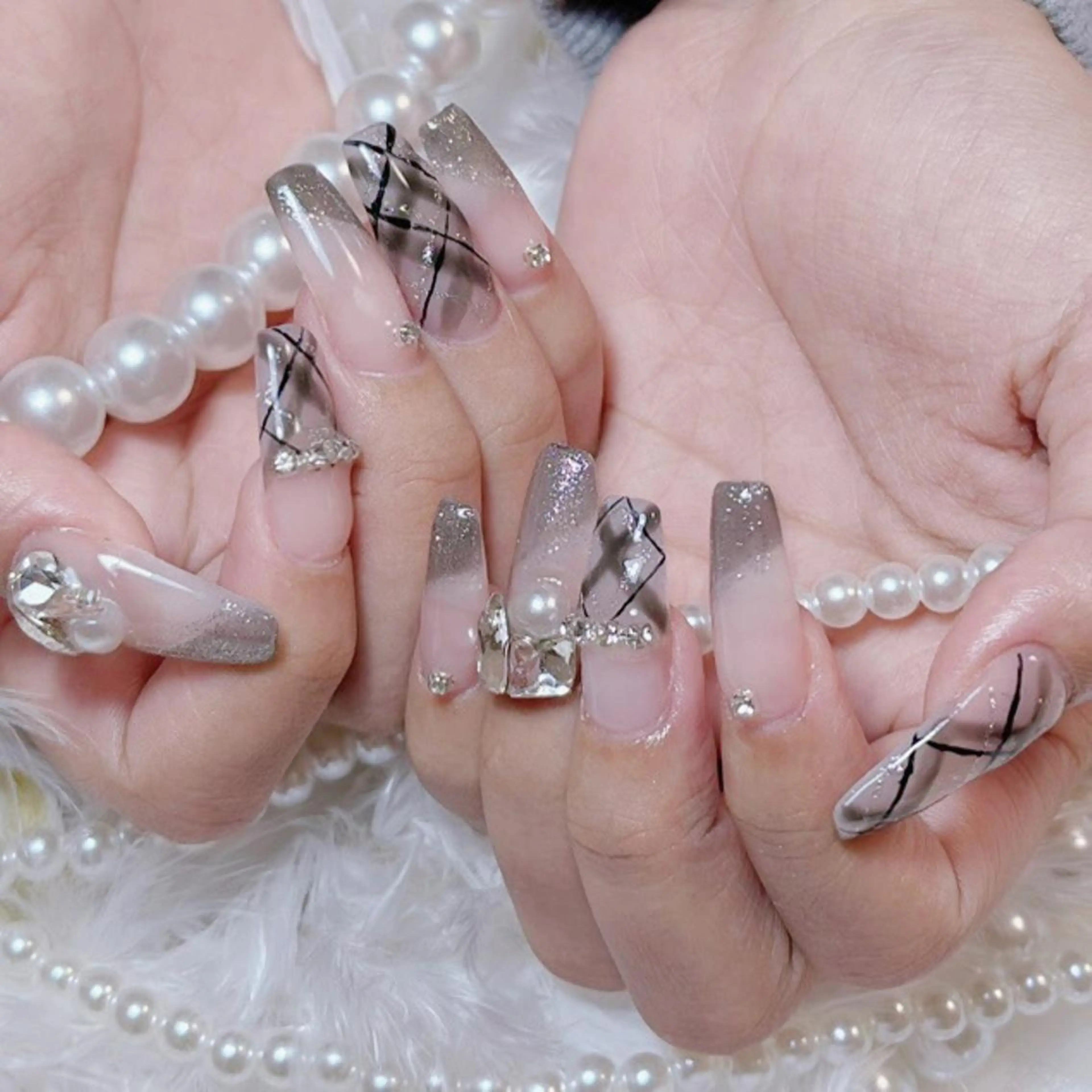 ネイル アートネイル オーロラネイル ガーリー キラキラネイル 韓国ネイル Nail Monsterのネイルデザイン