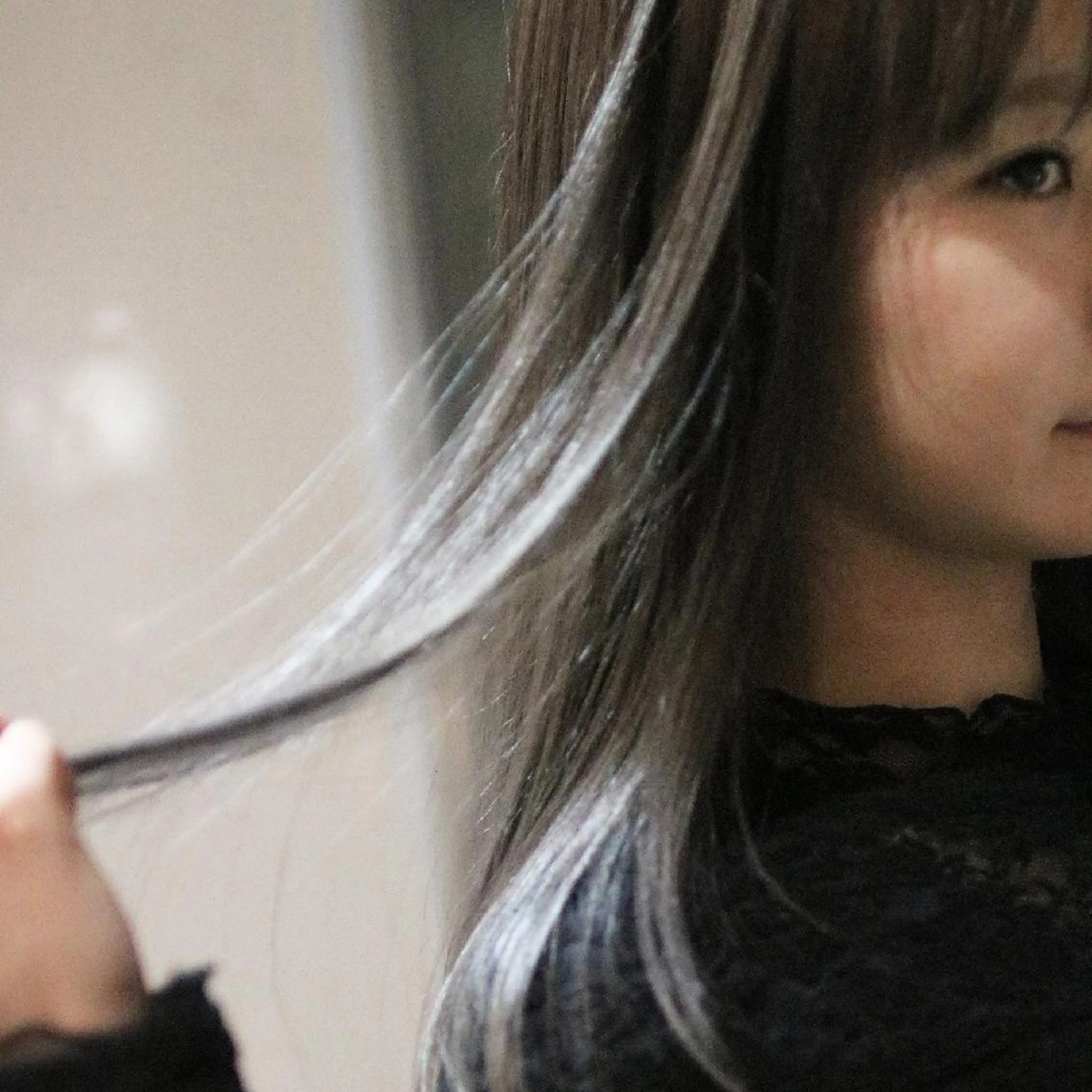 セミロング カラー ブリーチ シルバー Roji 米田 真一のヘアスタイル
