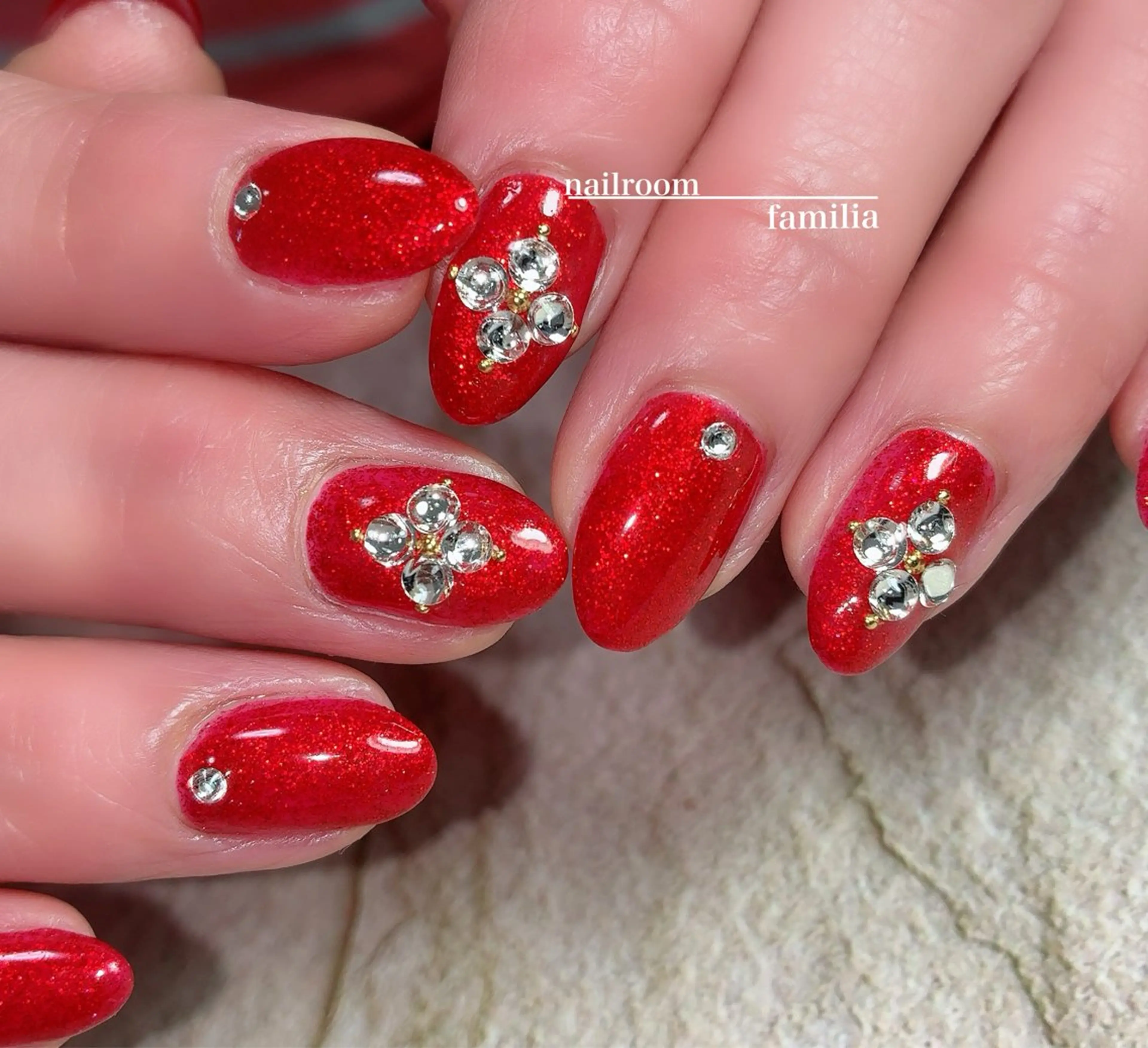 ネイル ストーンネイル ハンドネイル -nailroom- familiaのネイルデザイン