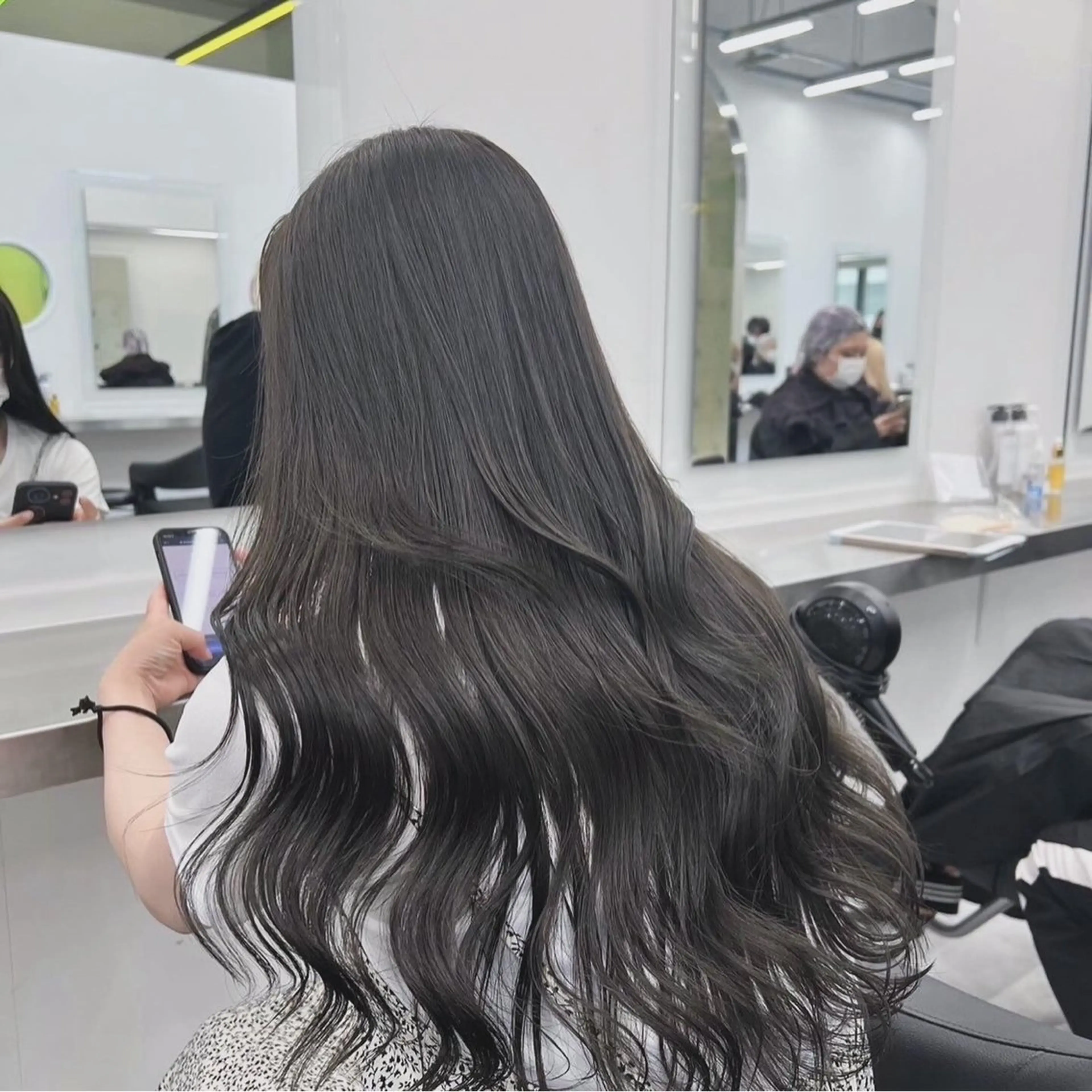 セミロング カラー 赤みなし艶カラー🍈 ユウナ🍈🤍のヘアスタイル