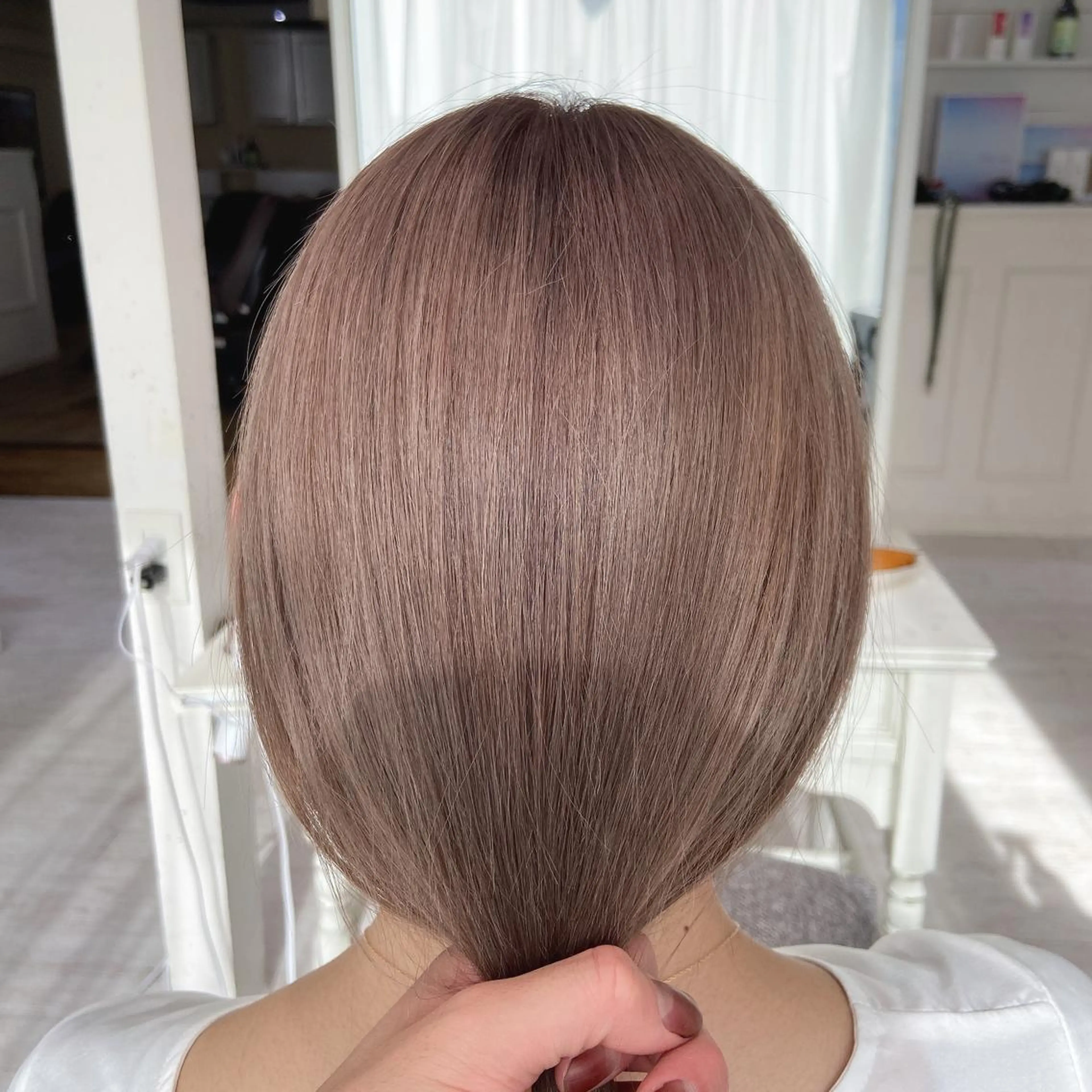 セミロング AHNKISM所属・トレンドレイヤー/ 透明感カラーのヘアスタイル