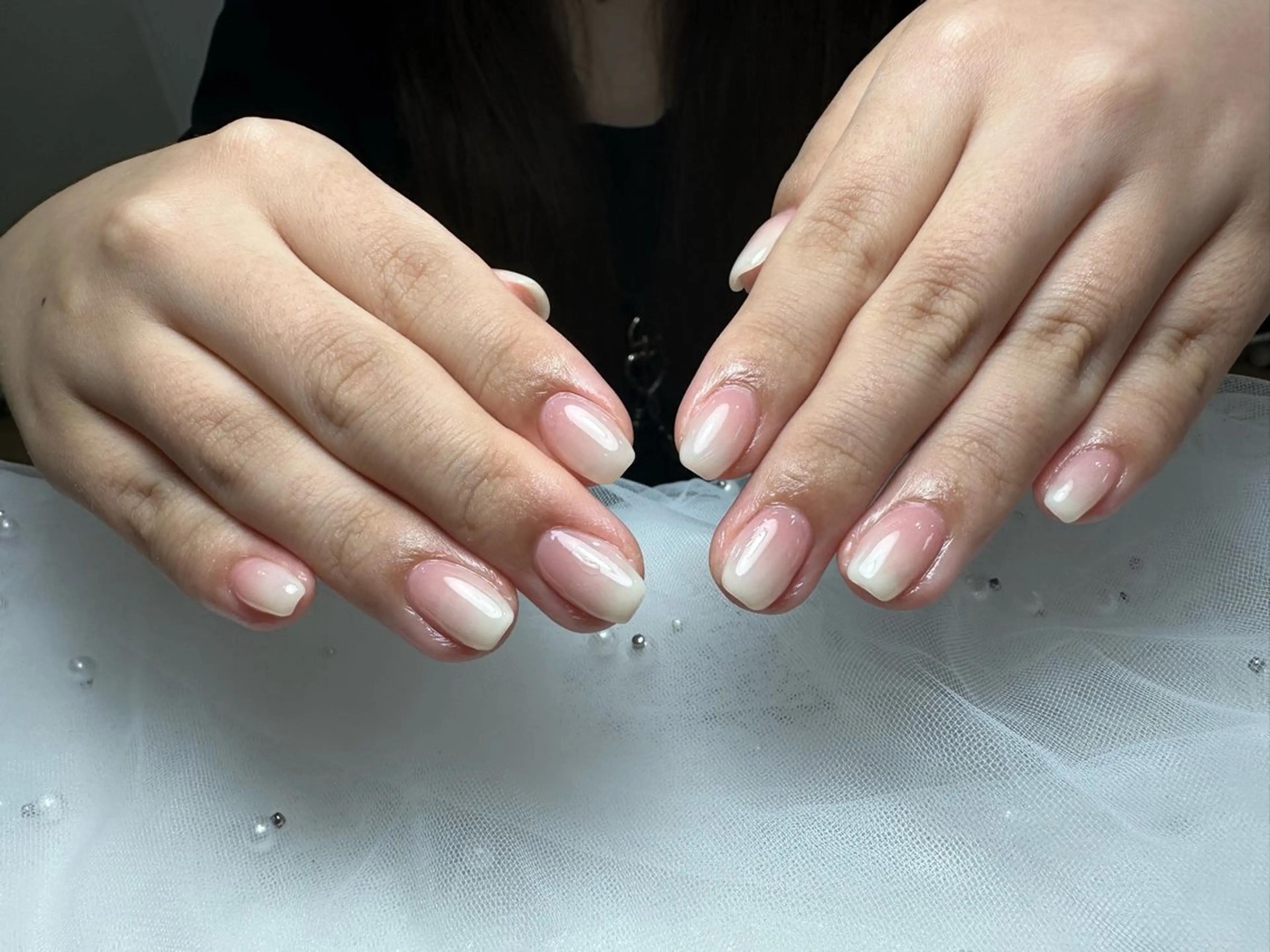 ネイル チークネイル 長さ出し ガーリー 韓国ネイル マグネットネイル MEest Beauty Studio所属・Junn Nailのネイルデザイン