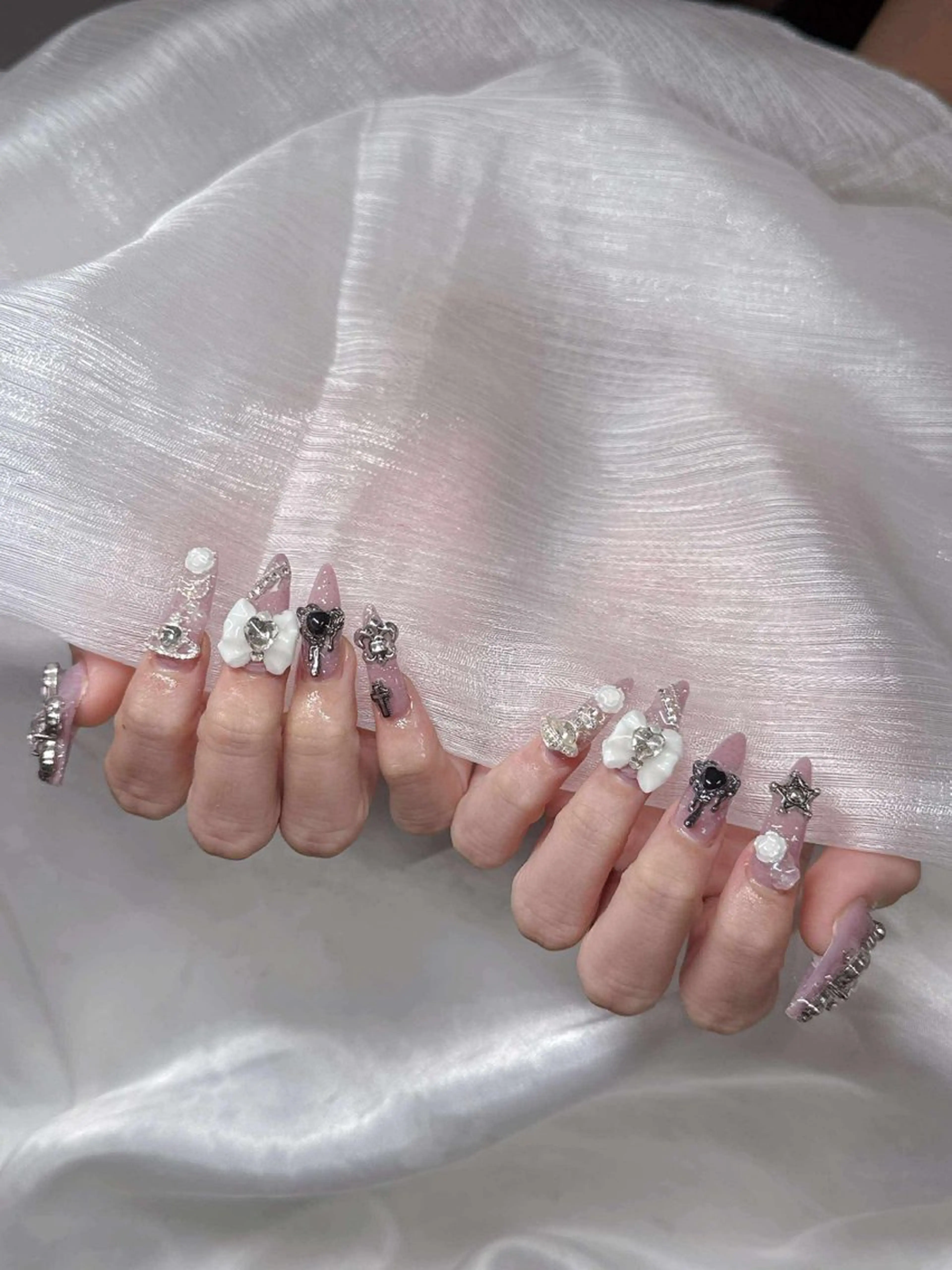 ネイル 長さ出し グラデーション 卒業式 キラキラネイル マグネットネイル ハンドネイル Lee Nailsのネイルデザイン