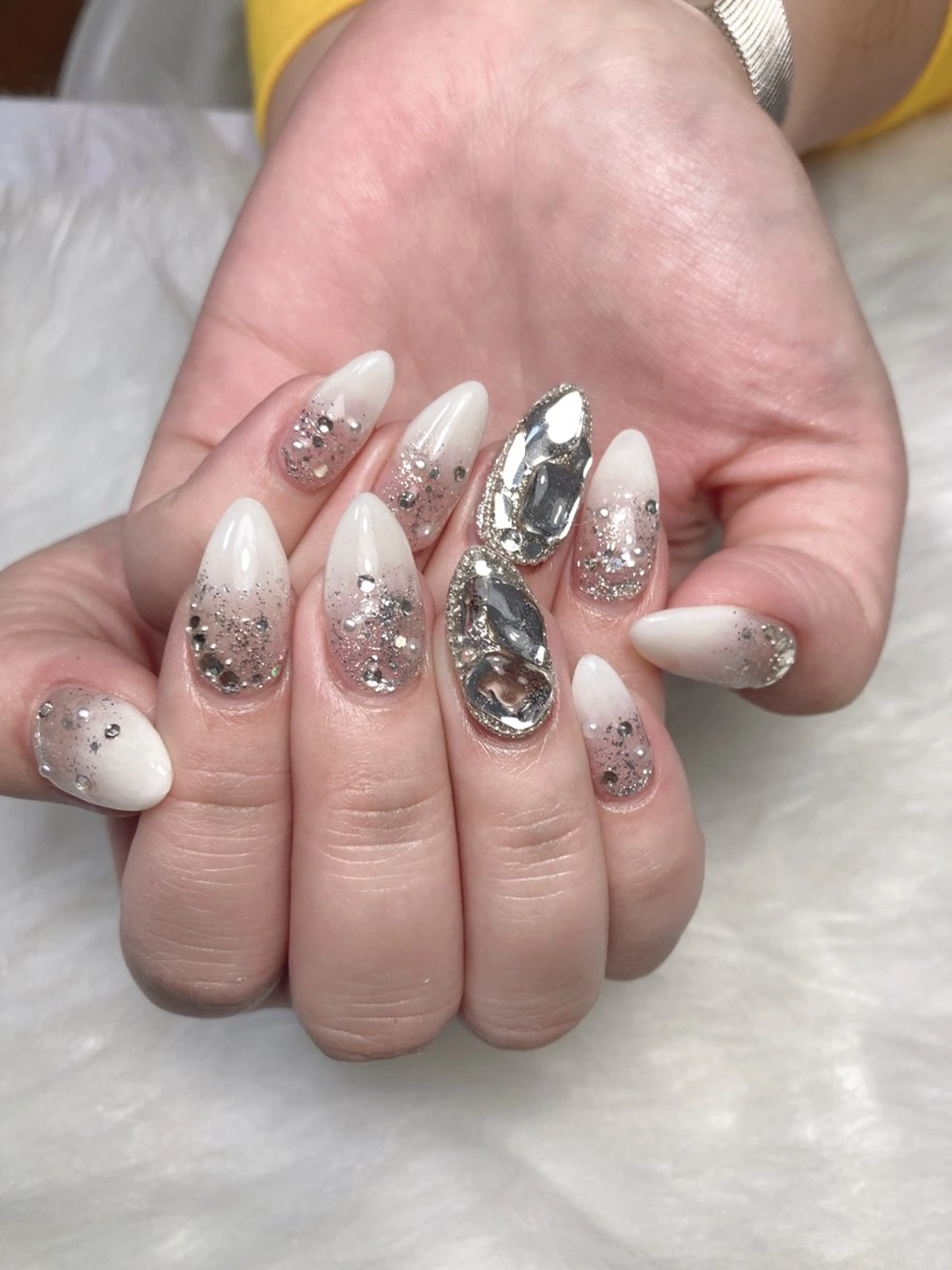 ネイル U·Mi nail salon所属・U·MI 長さ出し専門店のネイルデザイン
