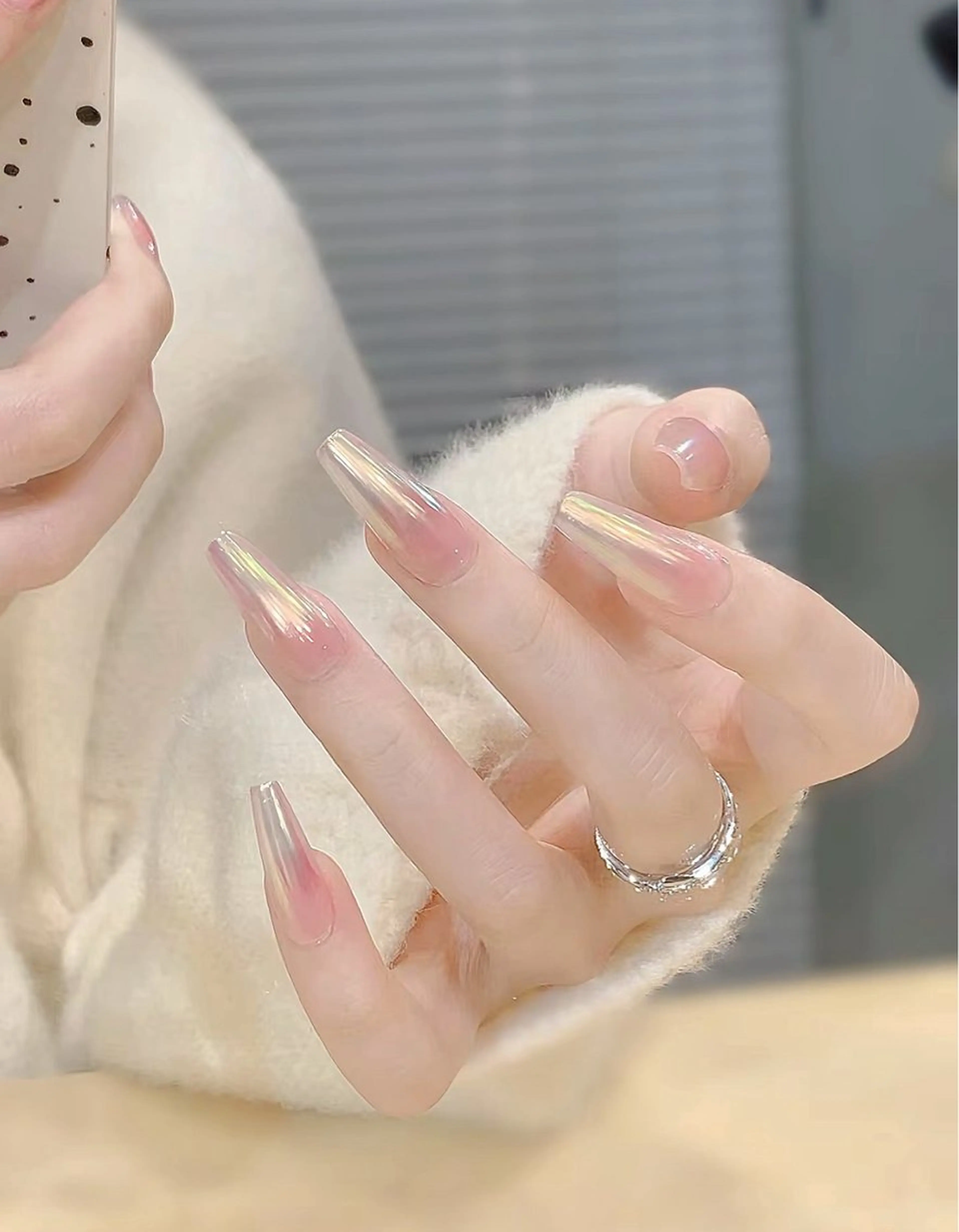 ⋆˙♡✨チップ長さ出し＋フレンチ／カラグラ／マグネット/オローラの写真