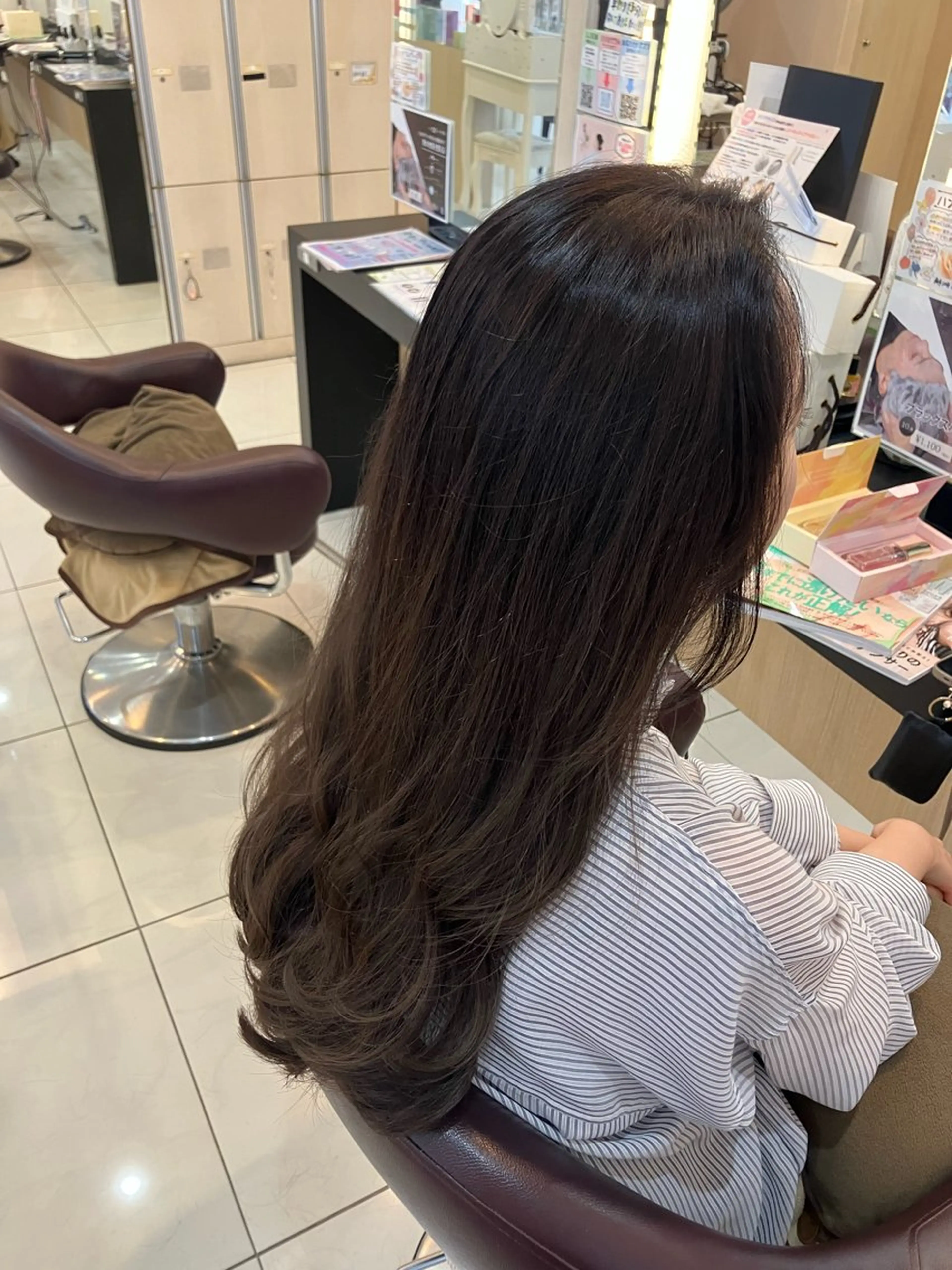 ロング カット ヘアカラー yukari 艶髪ヘアのヘアスタイル
