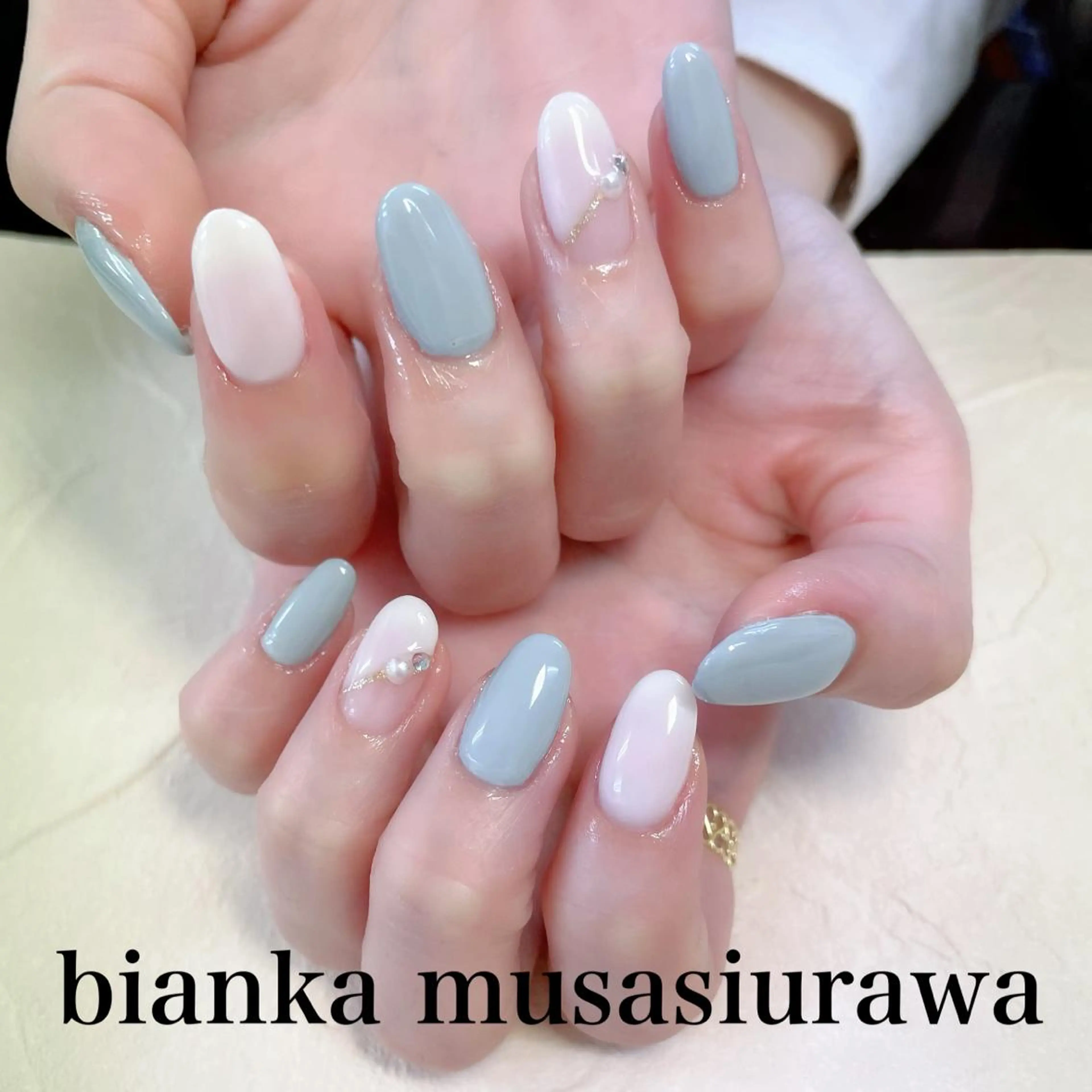 ネイル フレンチネイル ラメ(グリッター) 斜めフレンチ Bianca🎀 ONODERAのネイルデザイン
