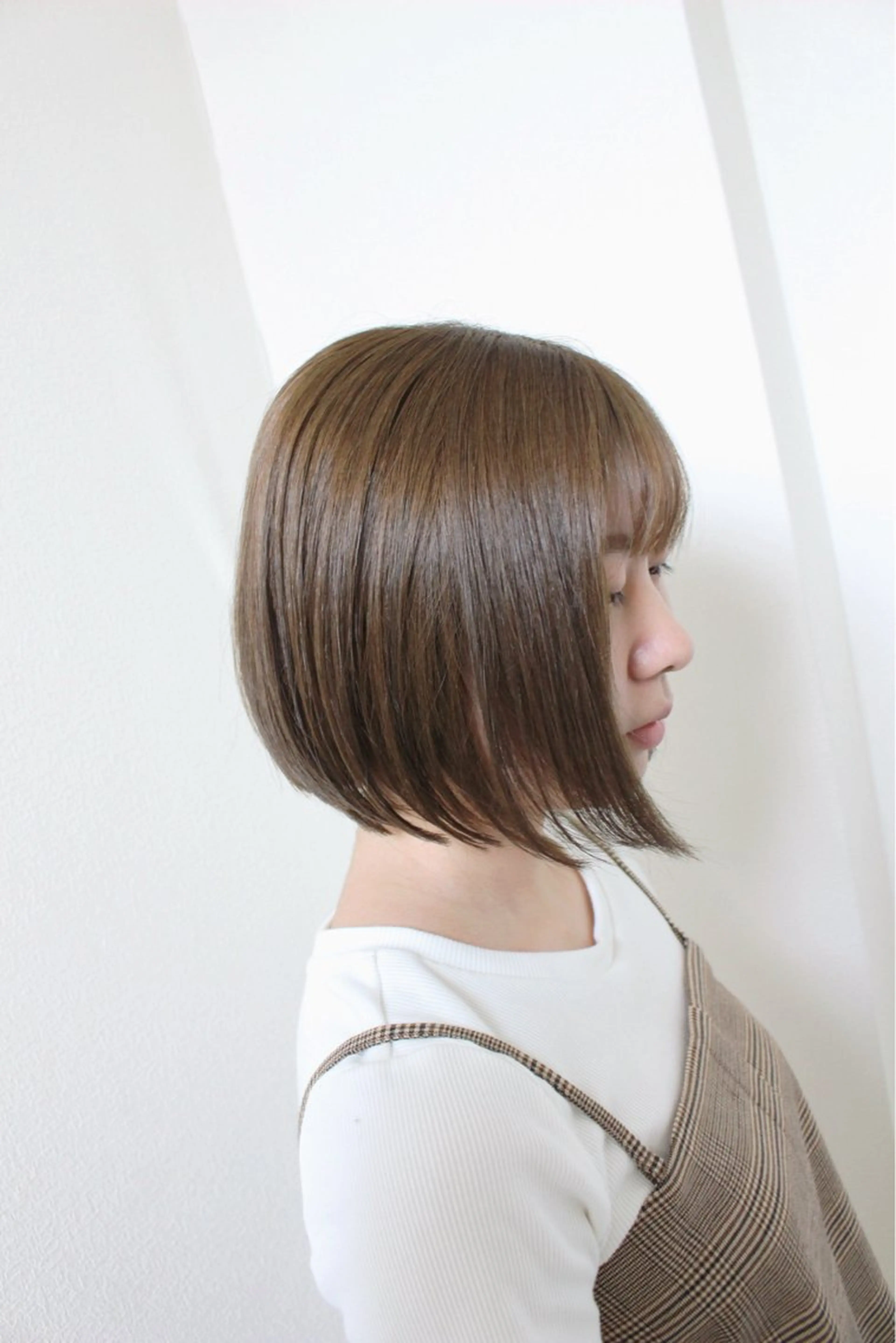 ショート カラー ベージュカラー ブリーチ ブリーチなしカラー オリーブベージュ ボブ カット ヘアカラー 土居 正季のヘアスタイル