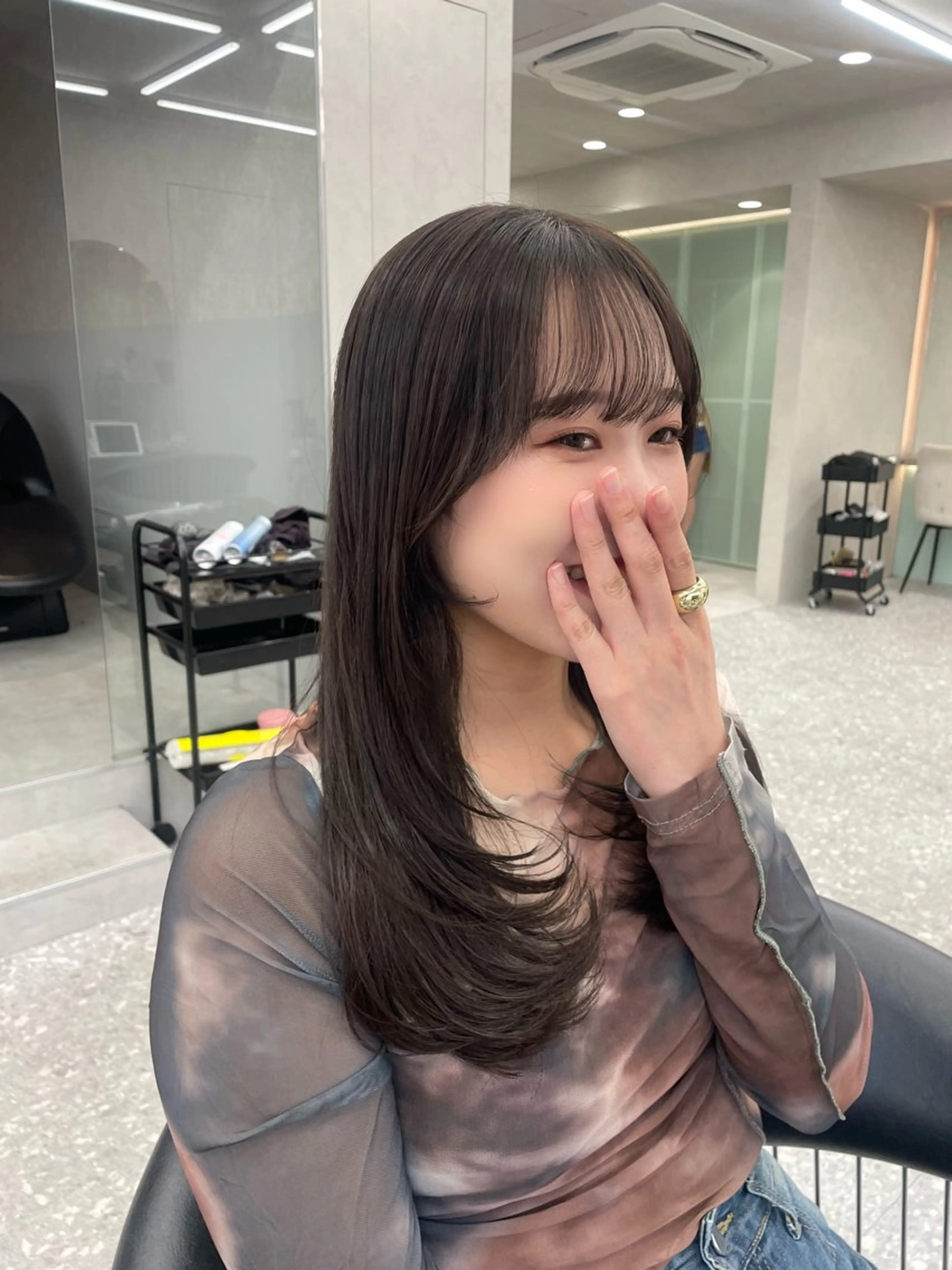 セミロング カラー ロンド　ウル所属・レイヤー/縮毛矯正⭐ 特化美容師のヘアスタイル