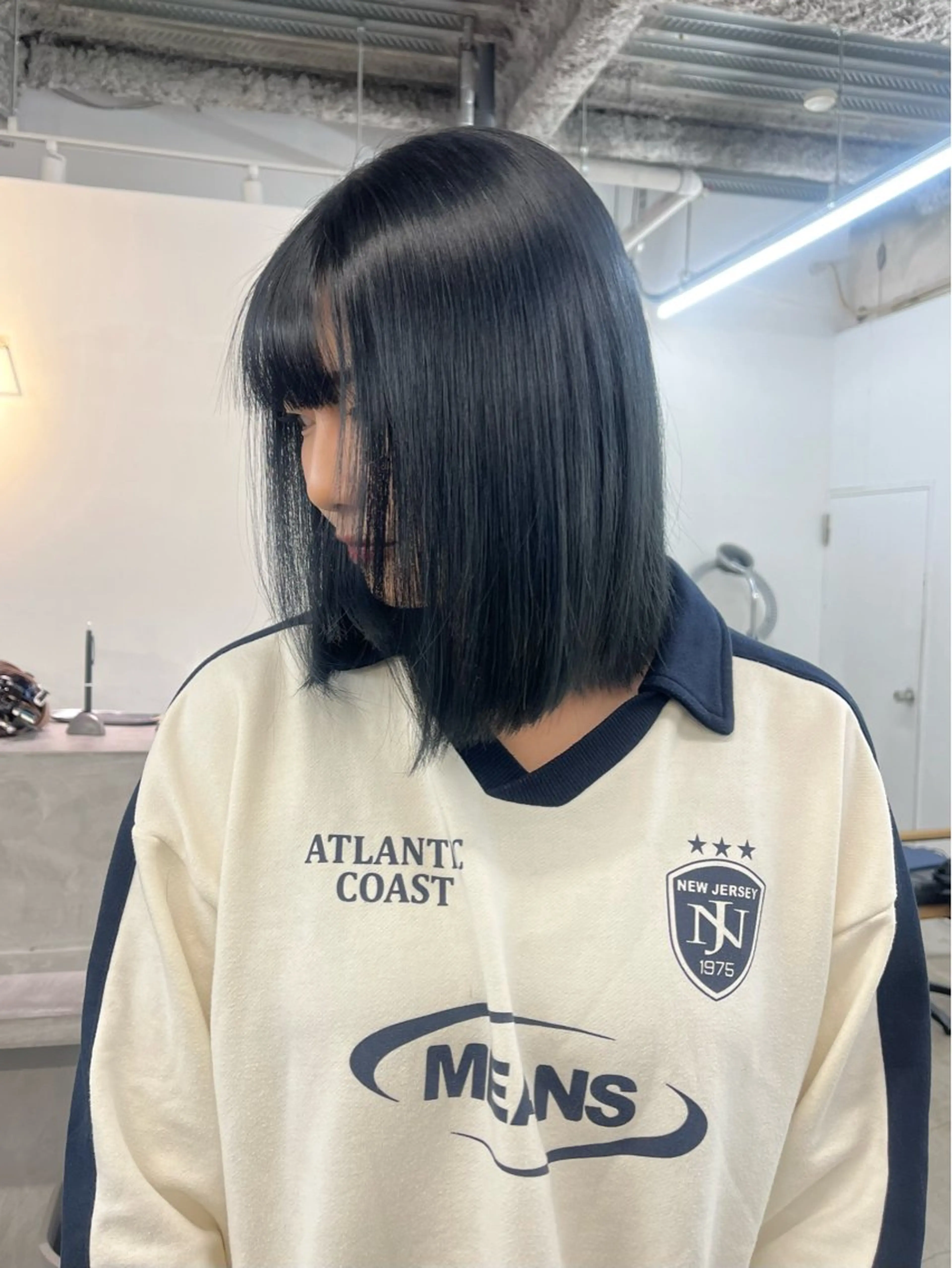 ショート カラー 黒髪 ブルーカラー ブルーブラック ヘアカラー Qin所属・ハイトーン特化 🌟  ミキのヘアスタイル