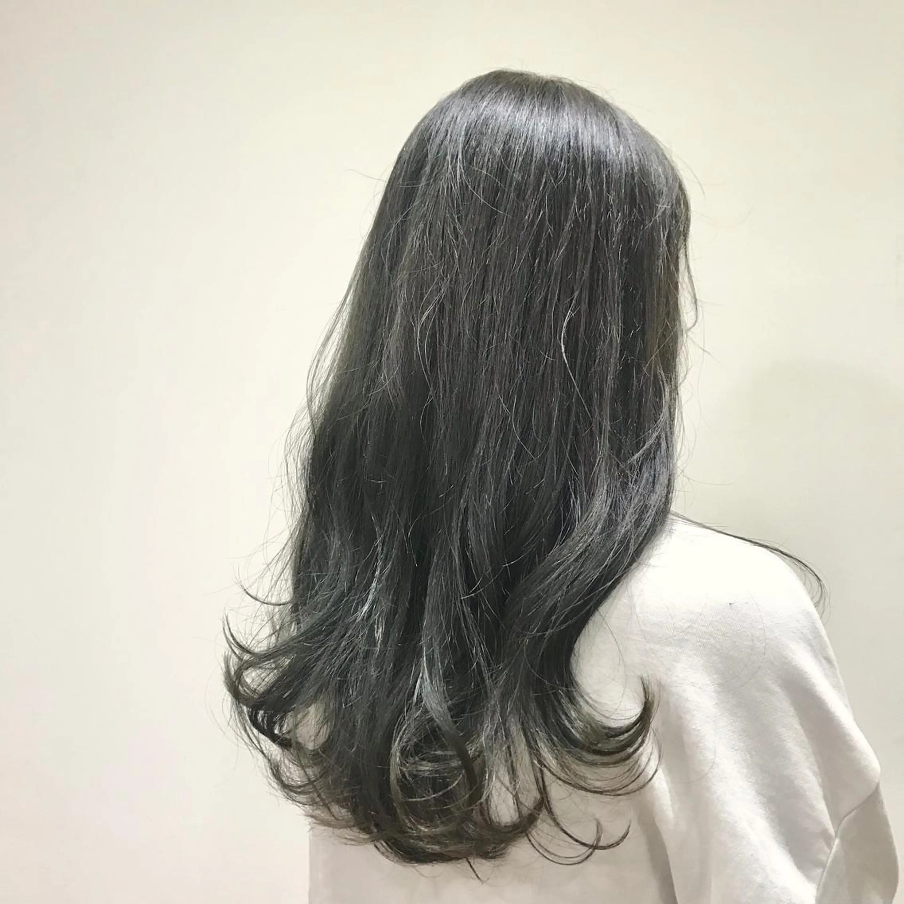 ロング カラー いけだ　ひかり ハイライトくびれヘアのヘアスタイル