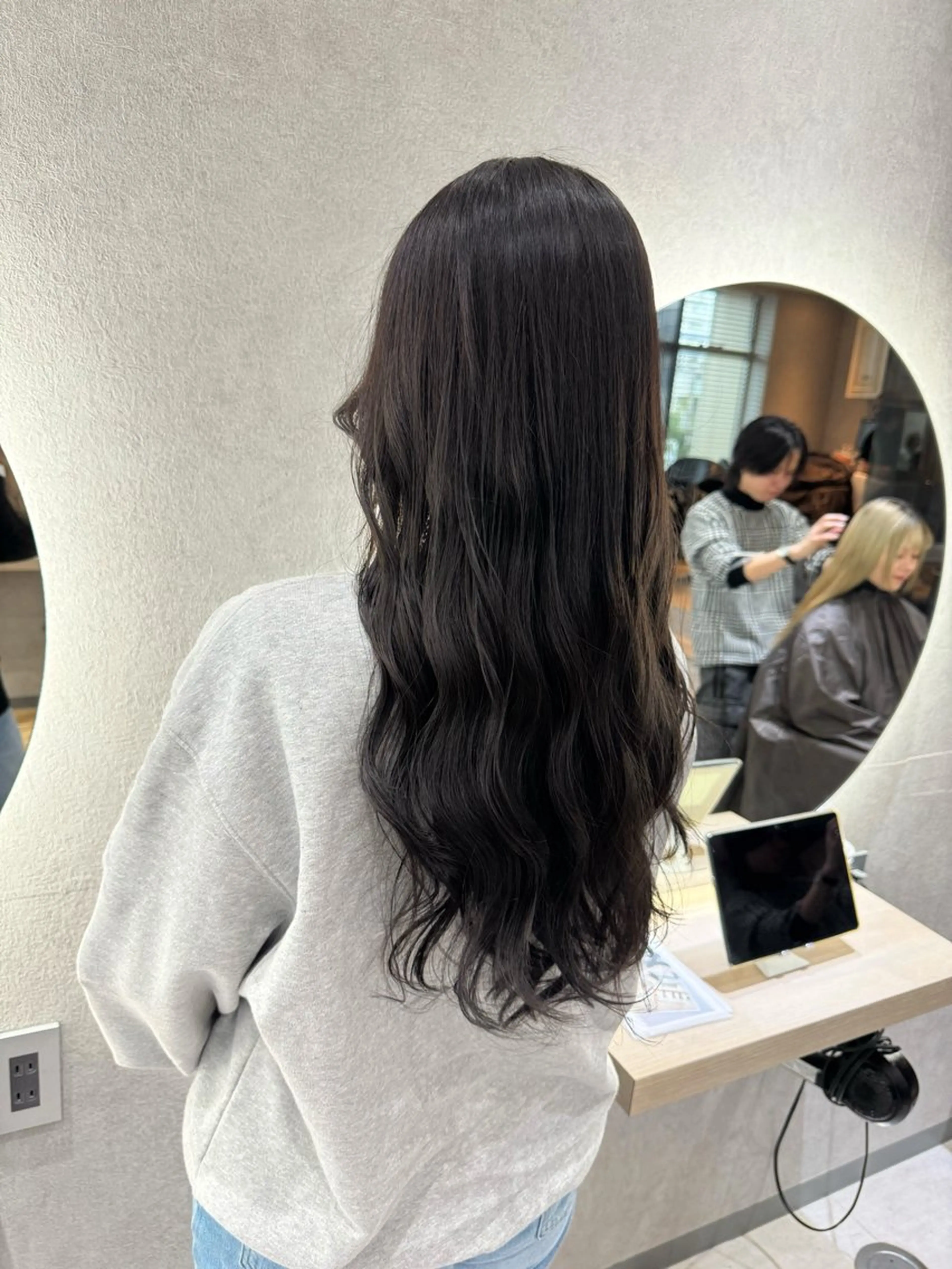 ロング カラー ダークグレー ダークグレージュ グレージュ トリートメント 透け 艶感カラー齊木 勇人のヘアスタイル