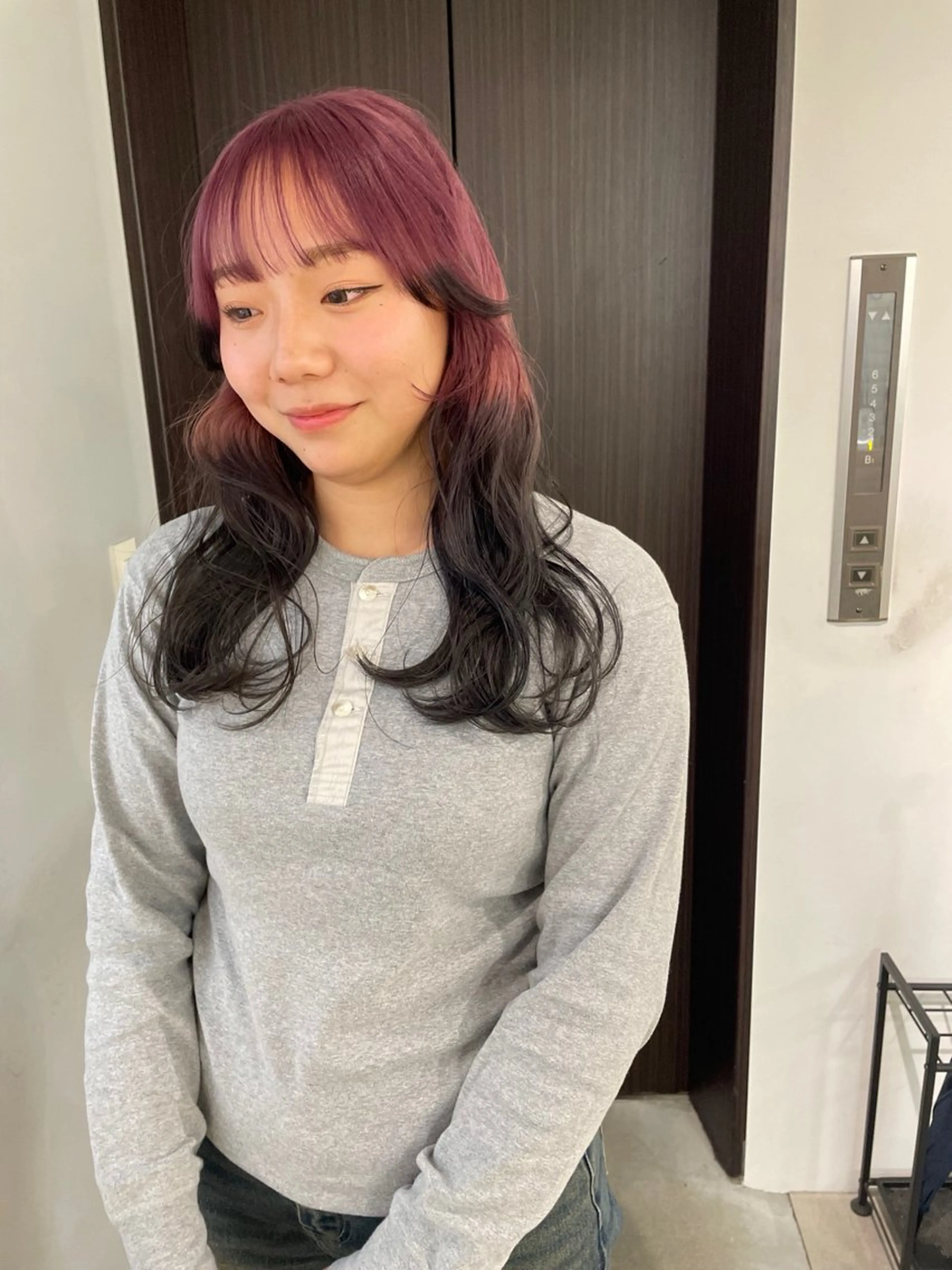 セミロング カラー ベージュカラー ブリーチ ケアブリーチ デザインカラー ダブルカラー カット ヘアカラー トリートメント MIU/ルーツカラー ボブ/顔周りレイヤーのヘアスタイル