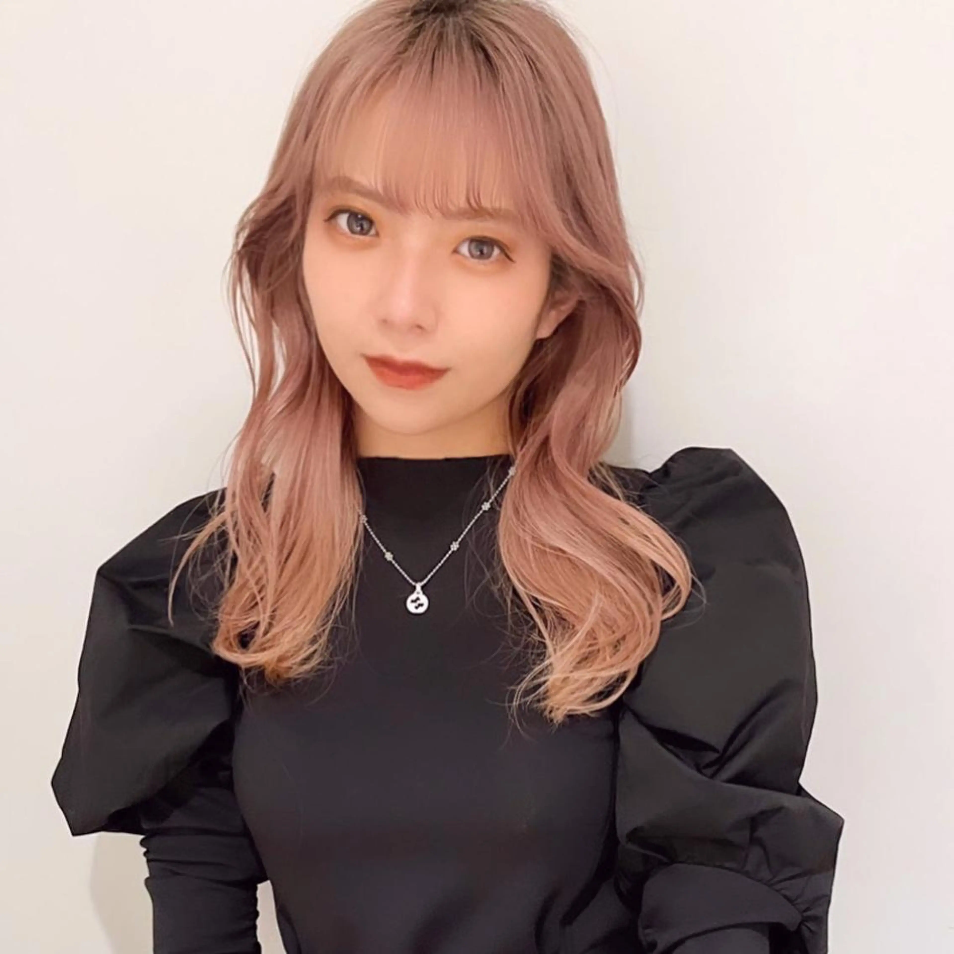 セミロング カラー ヘアアレンジ ベージュカラー ピンクカラー ピンクベージュ 🎀taro ブリーチなしカラーのヘアスタイル