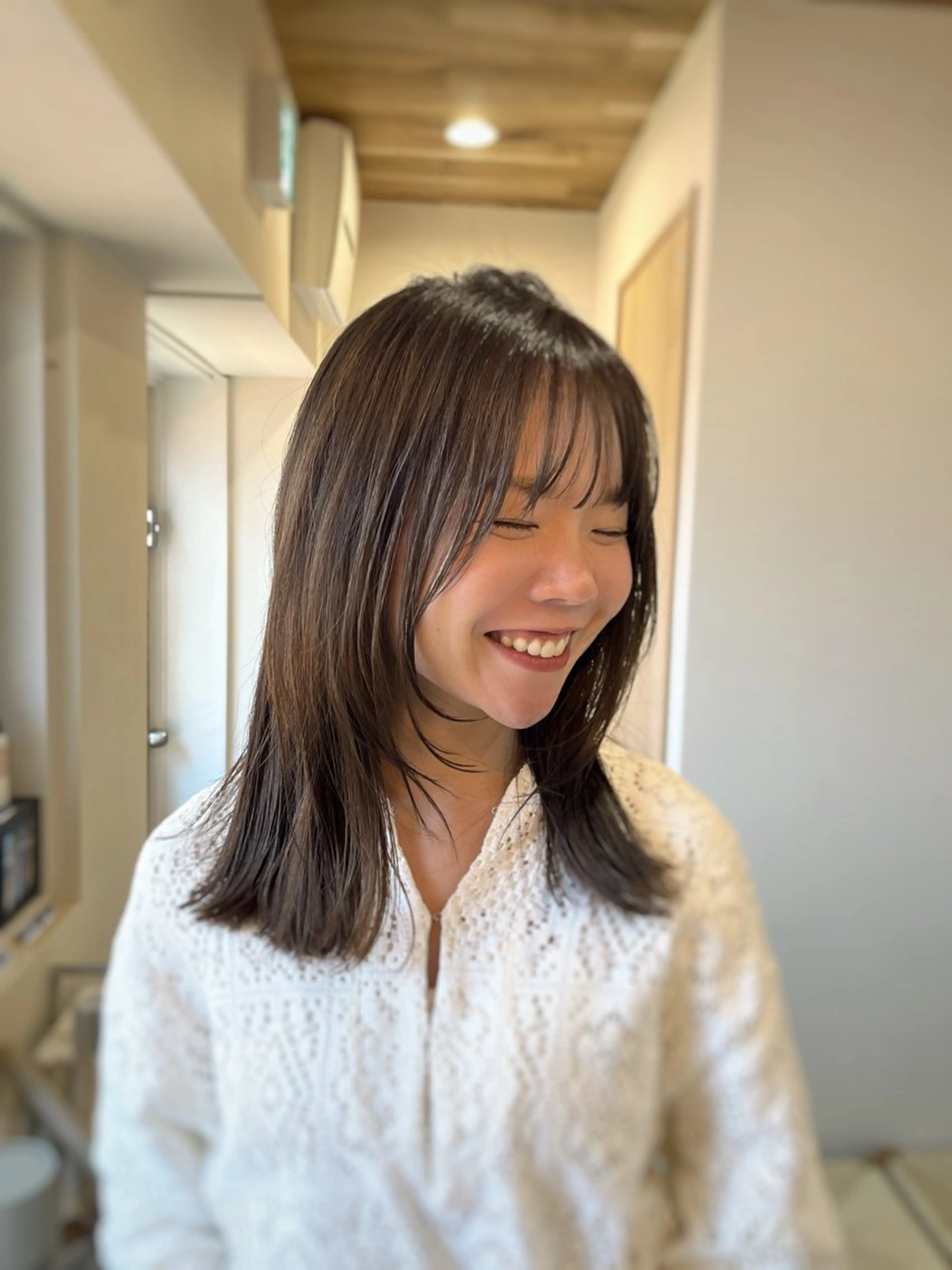セミロング カラー 下石怜子/レイヤー カット/透明感カラーのヘアスタイル