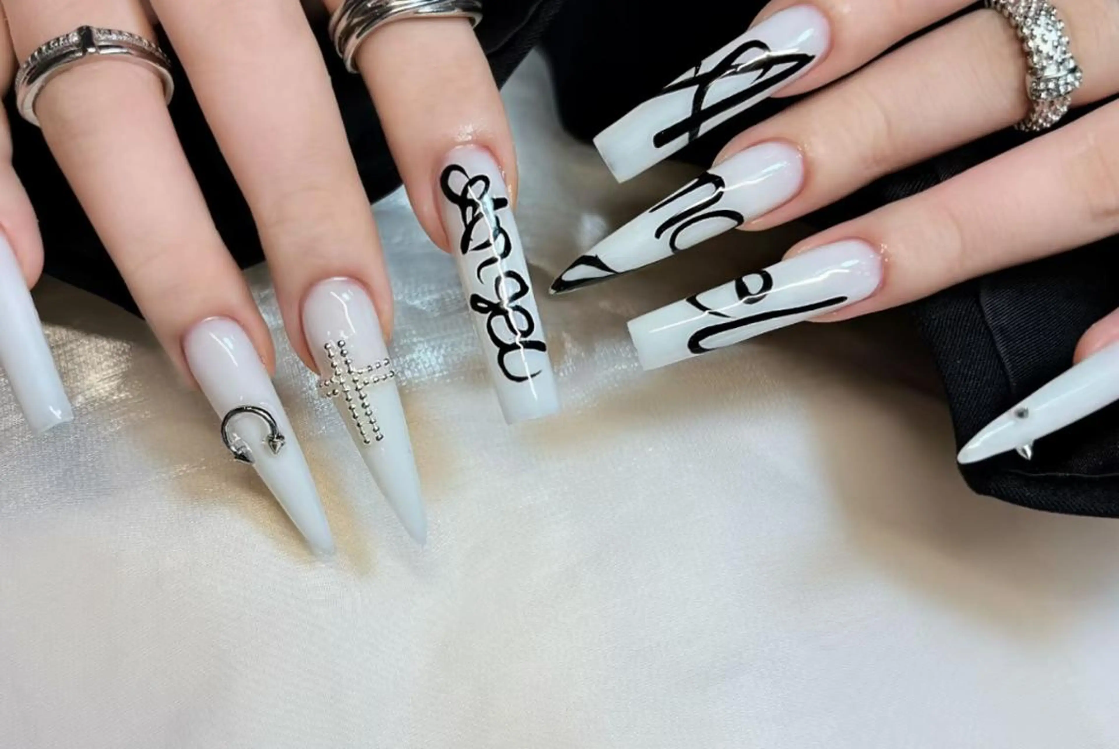 ネイル ハンドネイル ハンドケア 🍑 momo_nailのネイルデザイン