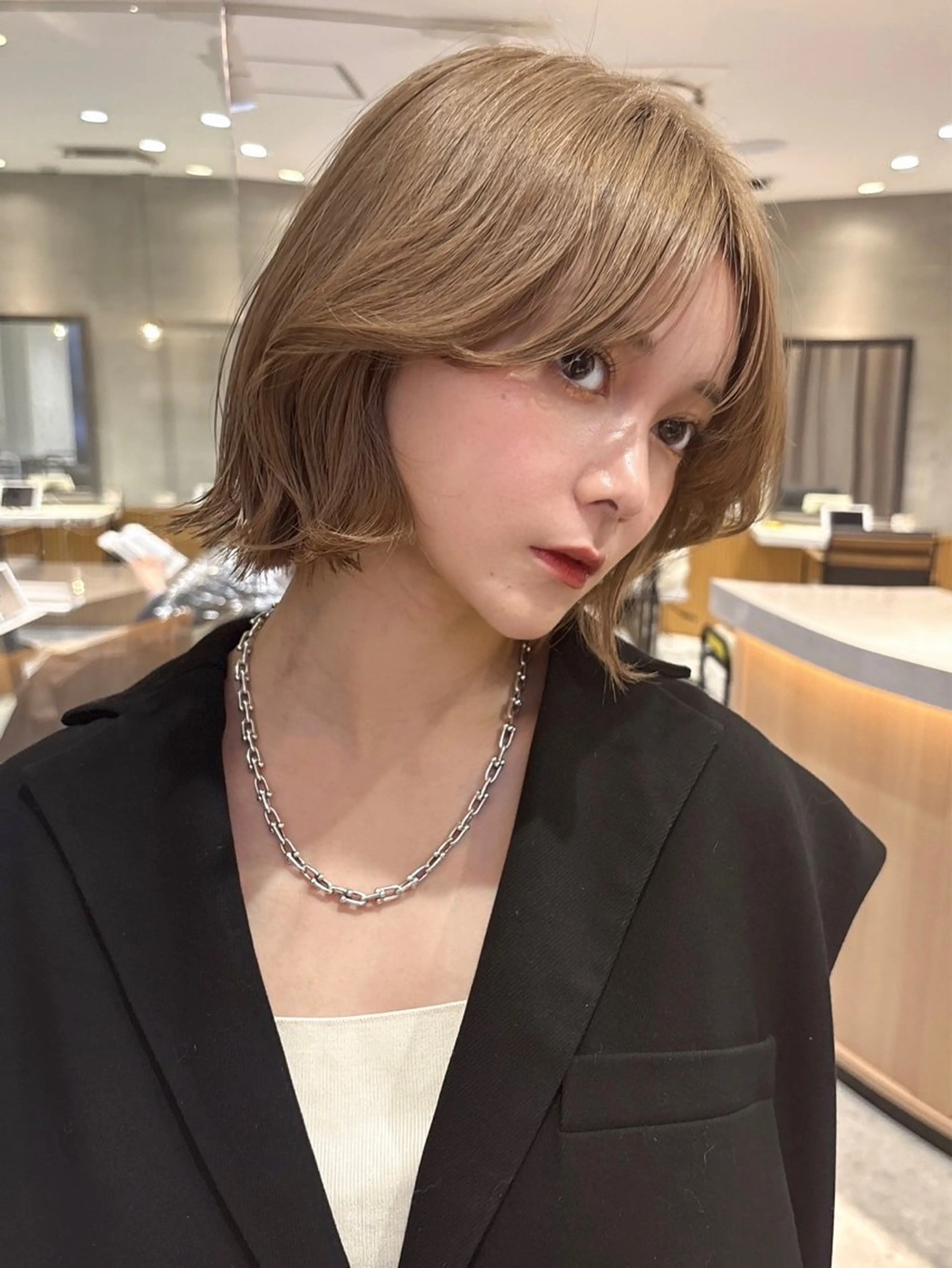 ミディアム カラー カット ヘアカラー トリートメント 💛ブリーチ&カット LEON🩶のヘアスタイル