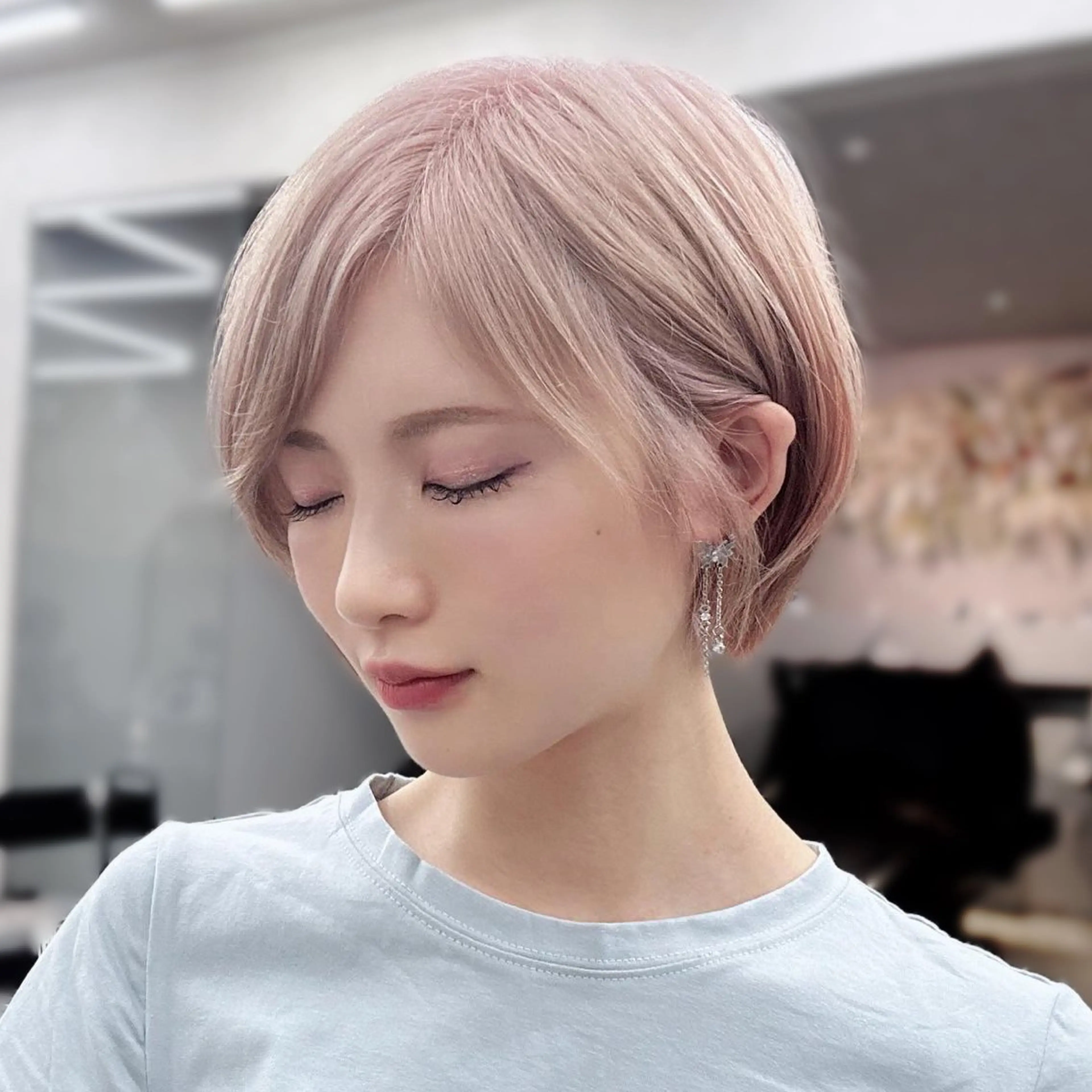 ショート カラー ヘアカラー トリートメント 💛ブリーチ&カット LEON🩶のヘアスタイル