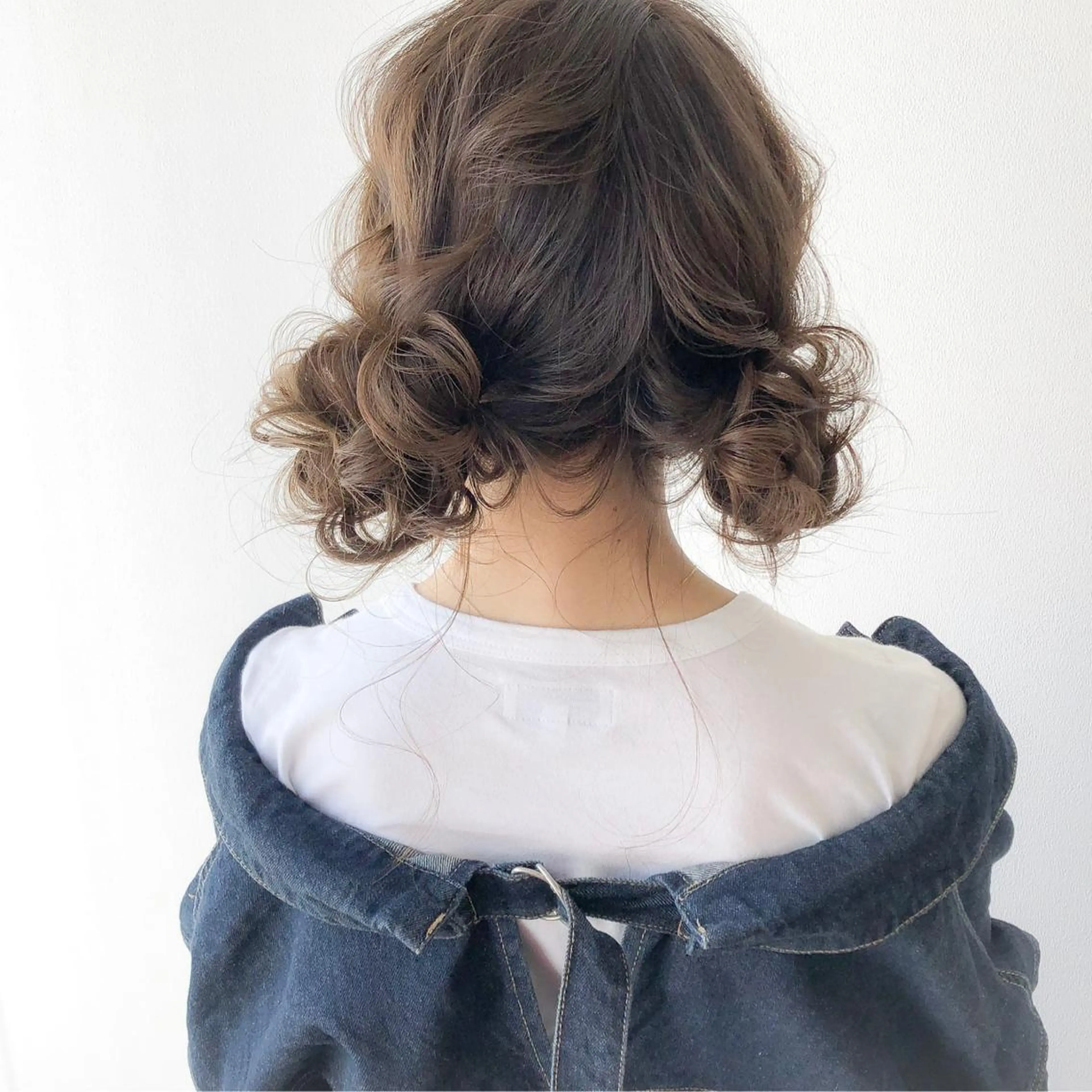 セミロング カラー ヘアアレンジ お団子ヘア autre所属・大久保 ひでなりのヘアスタイル