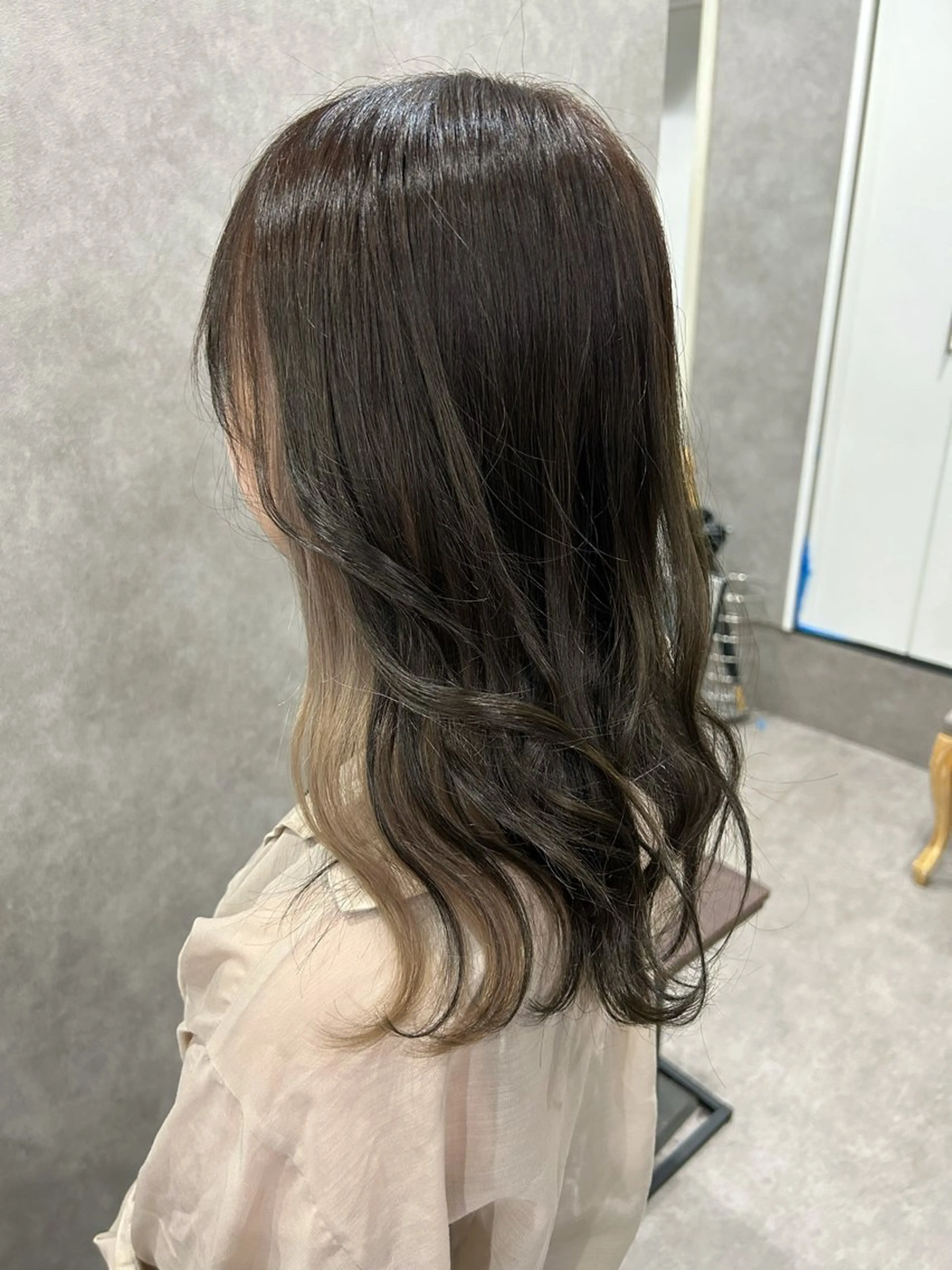ロング カラー ブラウンカラー ダークブラウン グレージュ ミルクティーグレージュ ヘアカラー トリートメント 廣瀬 あずさのヘアスタイル